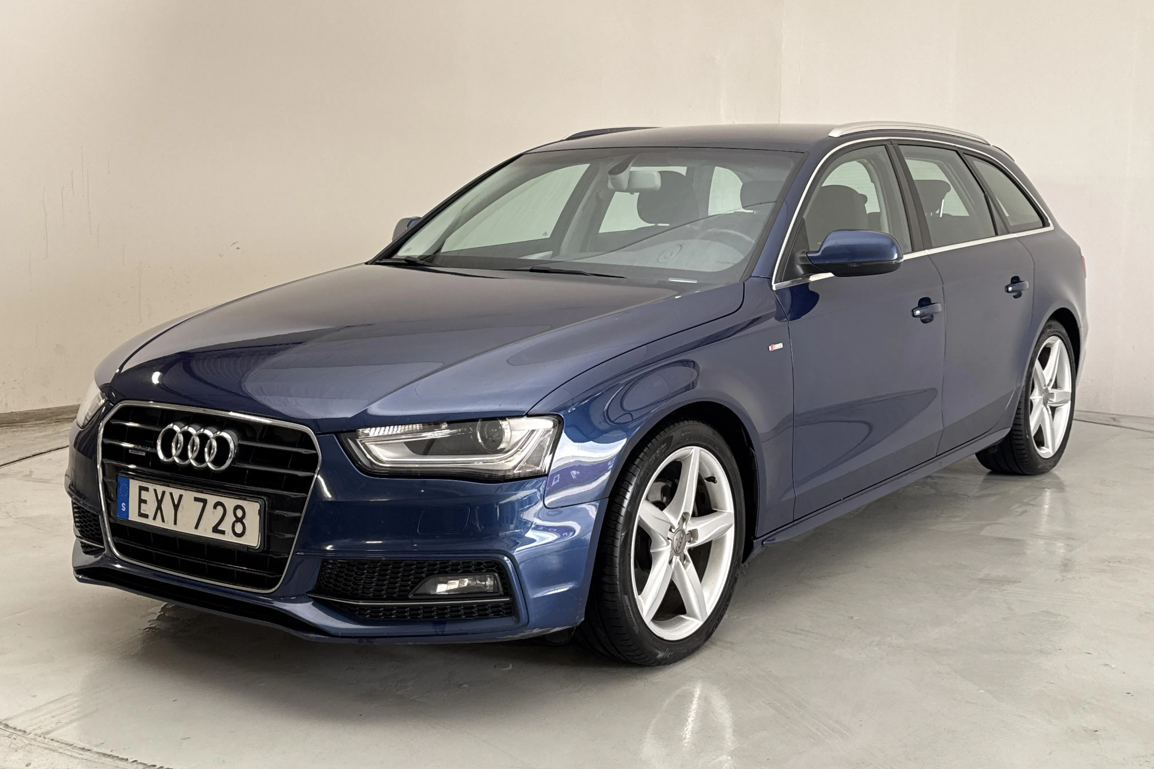 Presentation photo 1 of 12: Audi A4 2.0 TDI clean diesel Avant quattro (190hk) - 214 840 km - Automatic - blue - 2015