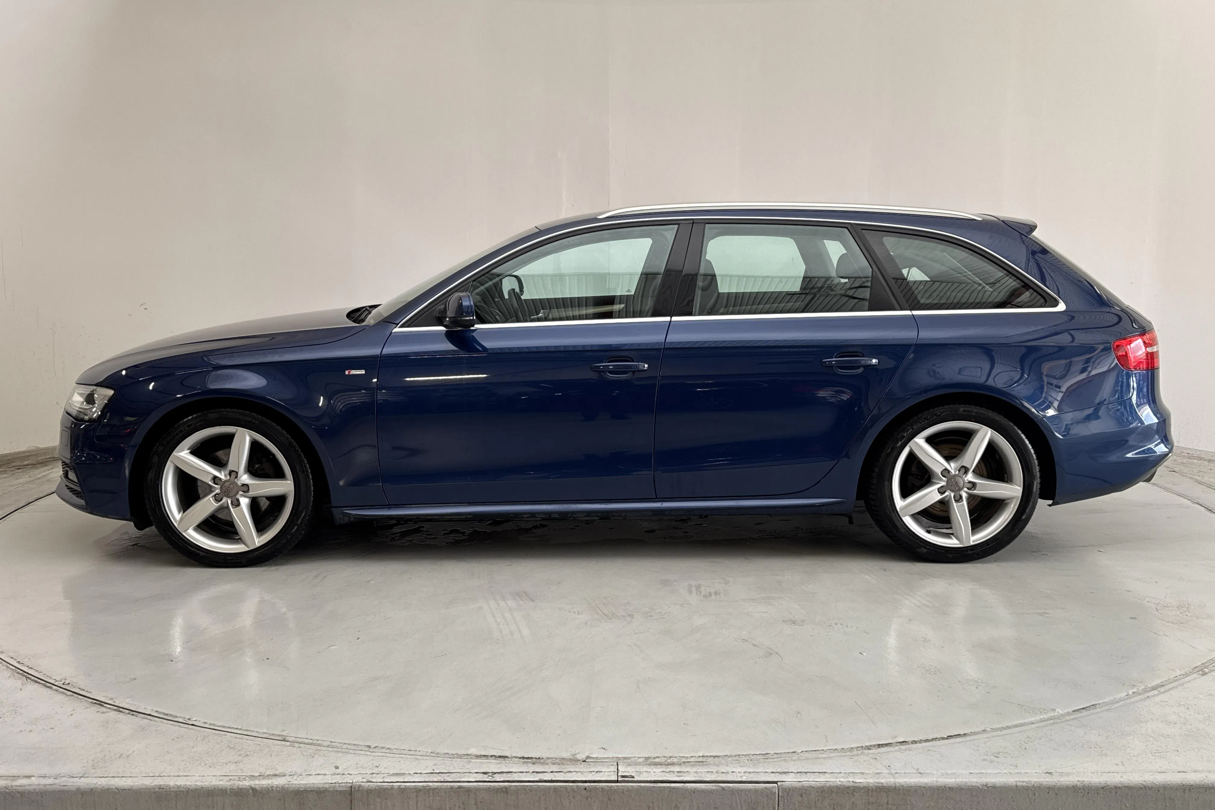 Presentation photo 2 of 12: Audi A4 2.0 TDI clean diesel Avant quattro (190hk) - 214 840 km - Automatic - blue - 2015