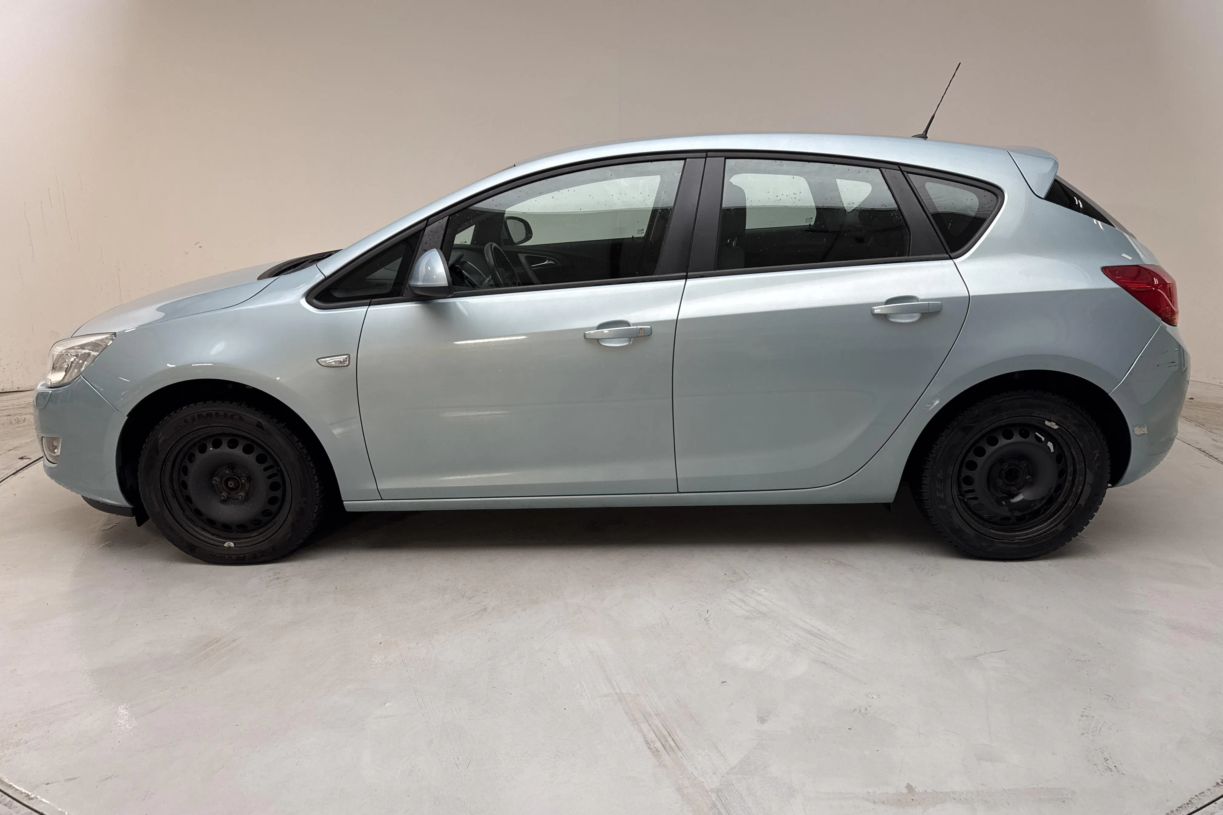 Presentationsfoto 2 av 12: Opel Astra 1.4 Turbo ECOTEC 5dr (140hk) - 9 548 mil - Manuell - blå - 2010