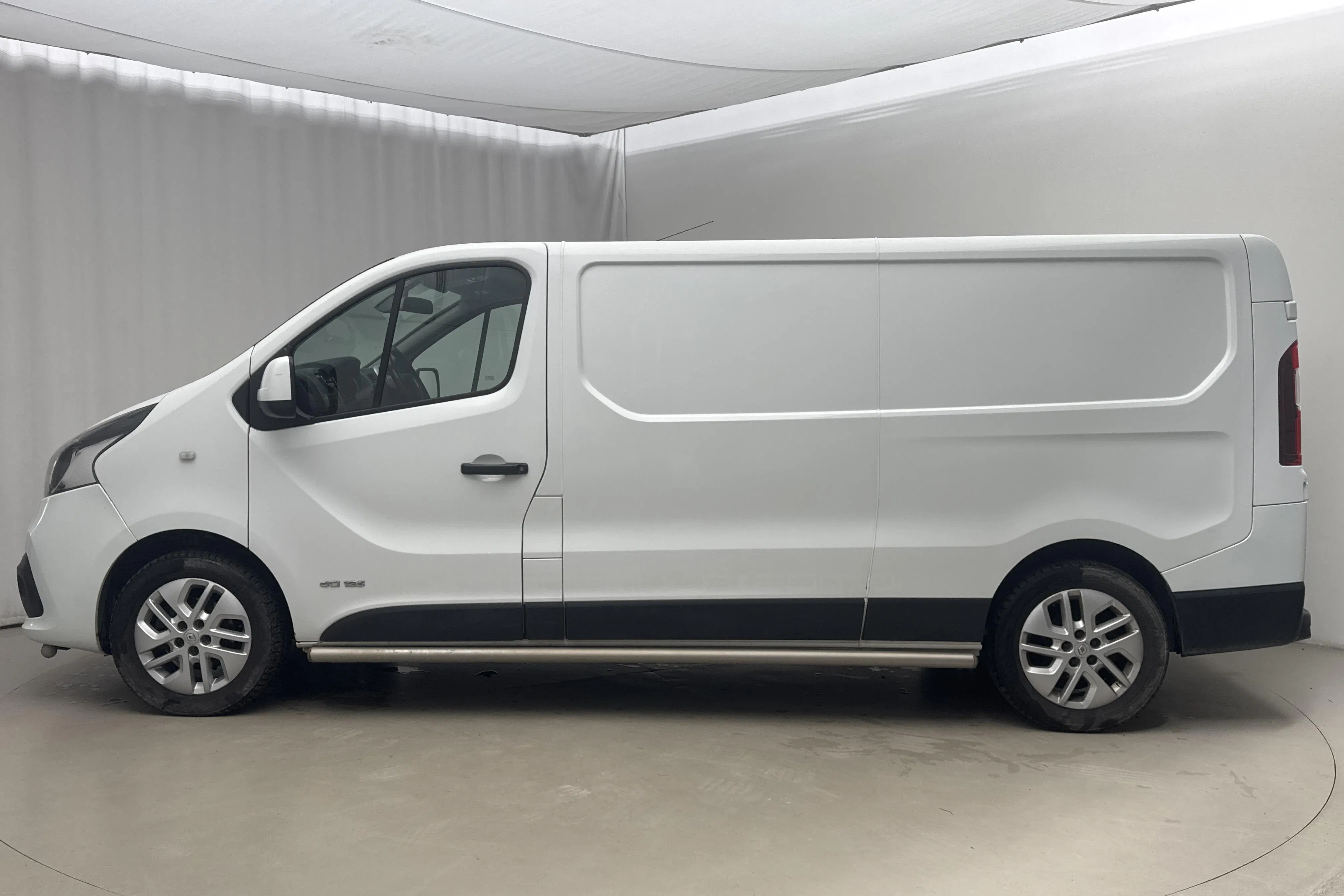 Presentation photo 2 of 14: Renault Trafic 1.6 dCi Skåp (125hk) - 217 360 km - Manual - white - 2017