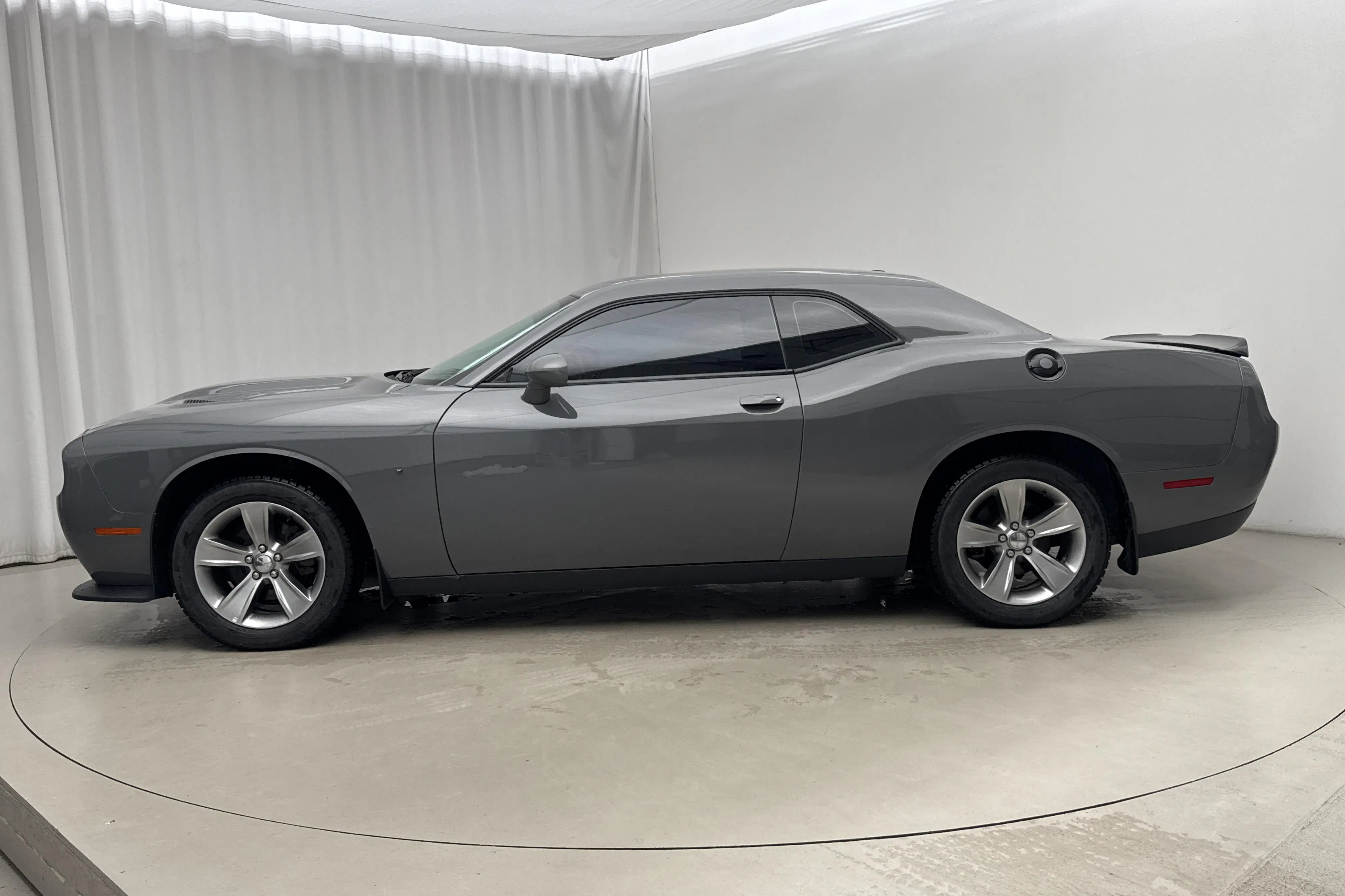 Presentation photo 2 of 14: Dodge Challenger 3.6 V6 (309hk) - 44 290 km - Automatic - gray - 2019
