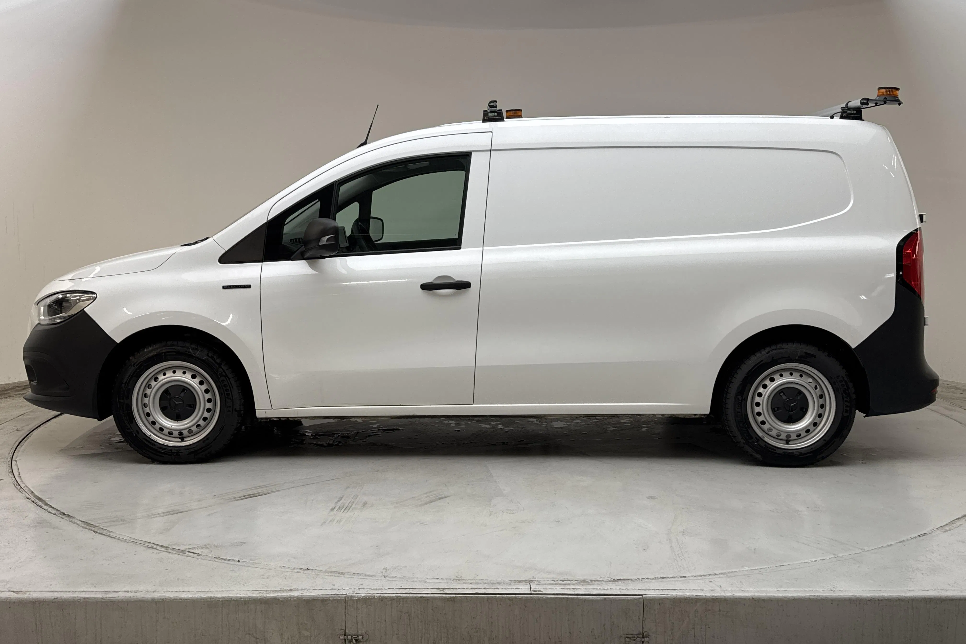 Presentationsfoto 2 av 16: Mercedes eCitan Skåp 45kWh (122hk) - 915 mil - Automat - vit - 2023