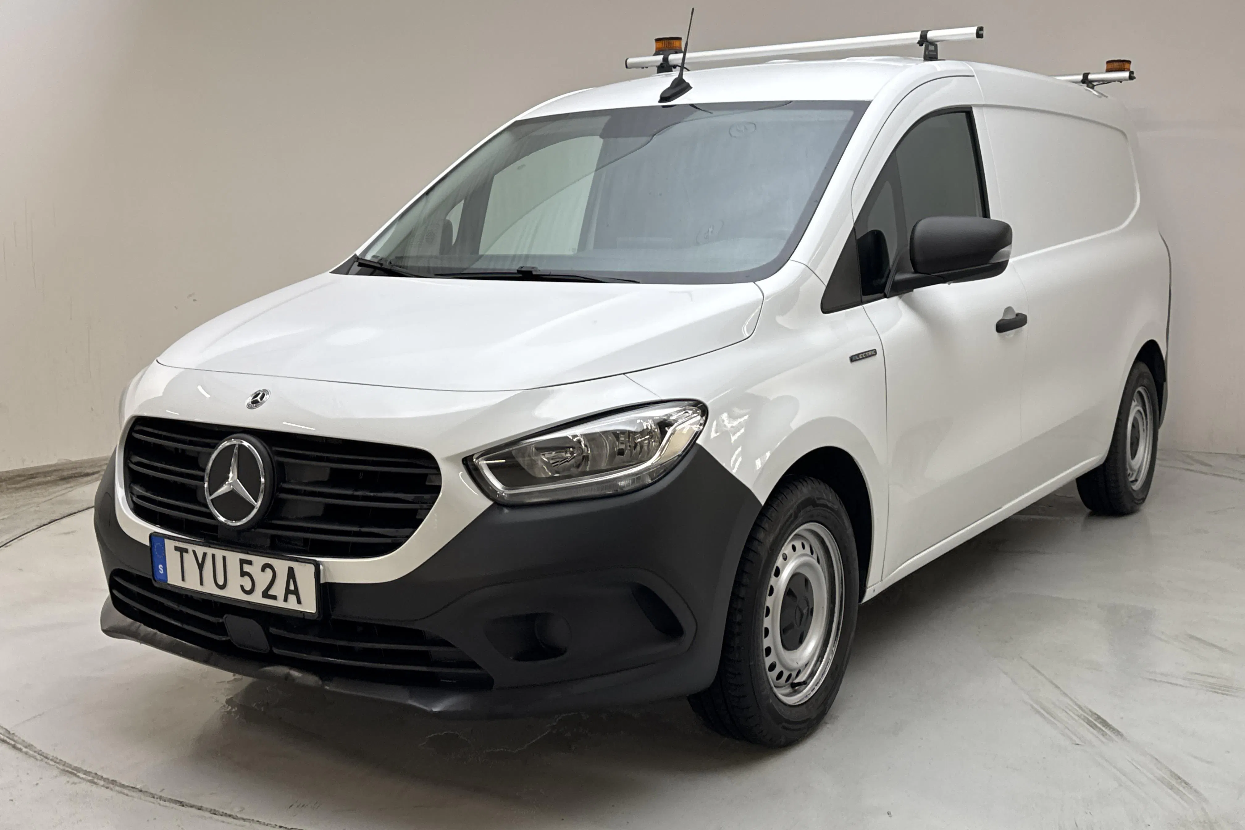 Presentationsfoto 1 av 16: Mercedes eCitan Skåp 45kWh (122hk) - 915 mil - Automat - vit - 2023