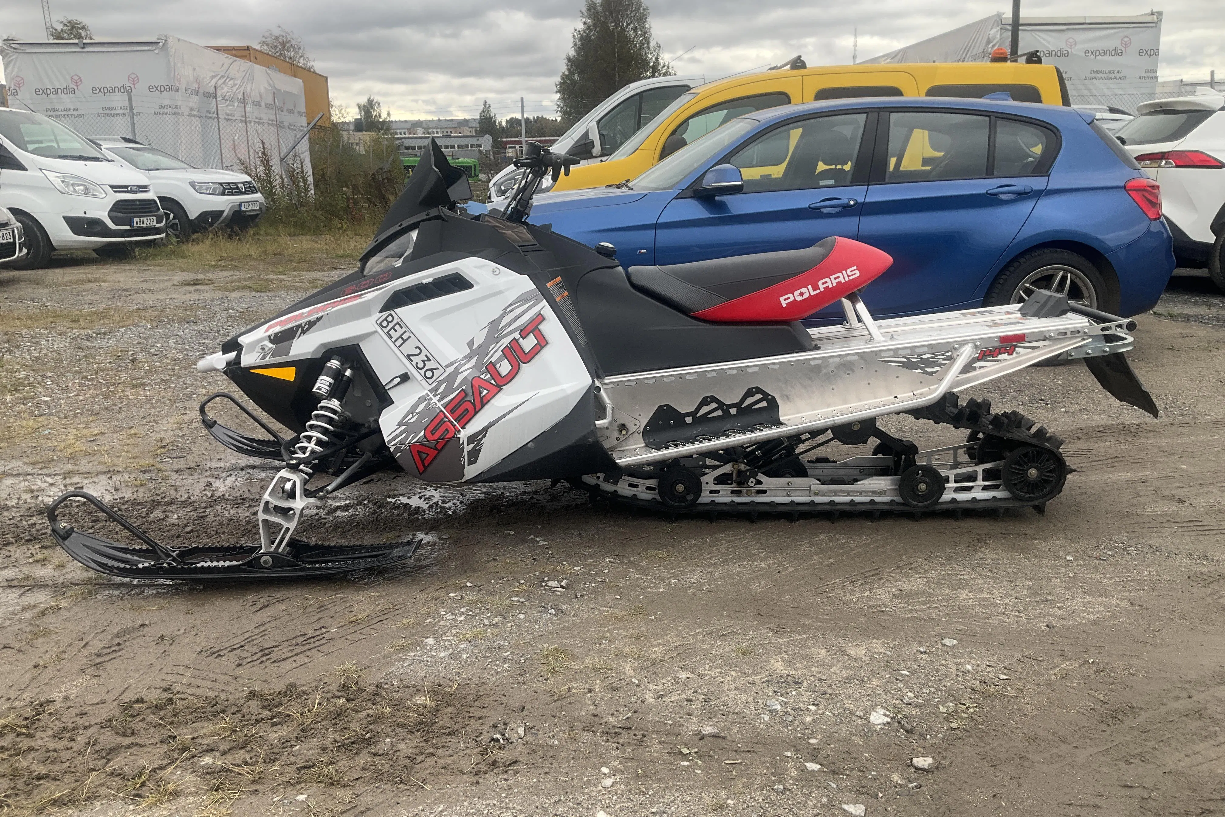 Presentationsfoto 2 av 18: POLARIS Switchback ASSAULT 600 144"  Snöskoter - 306 mil - Automat - vit - 2014
