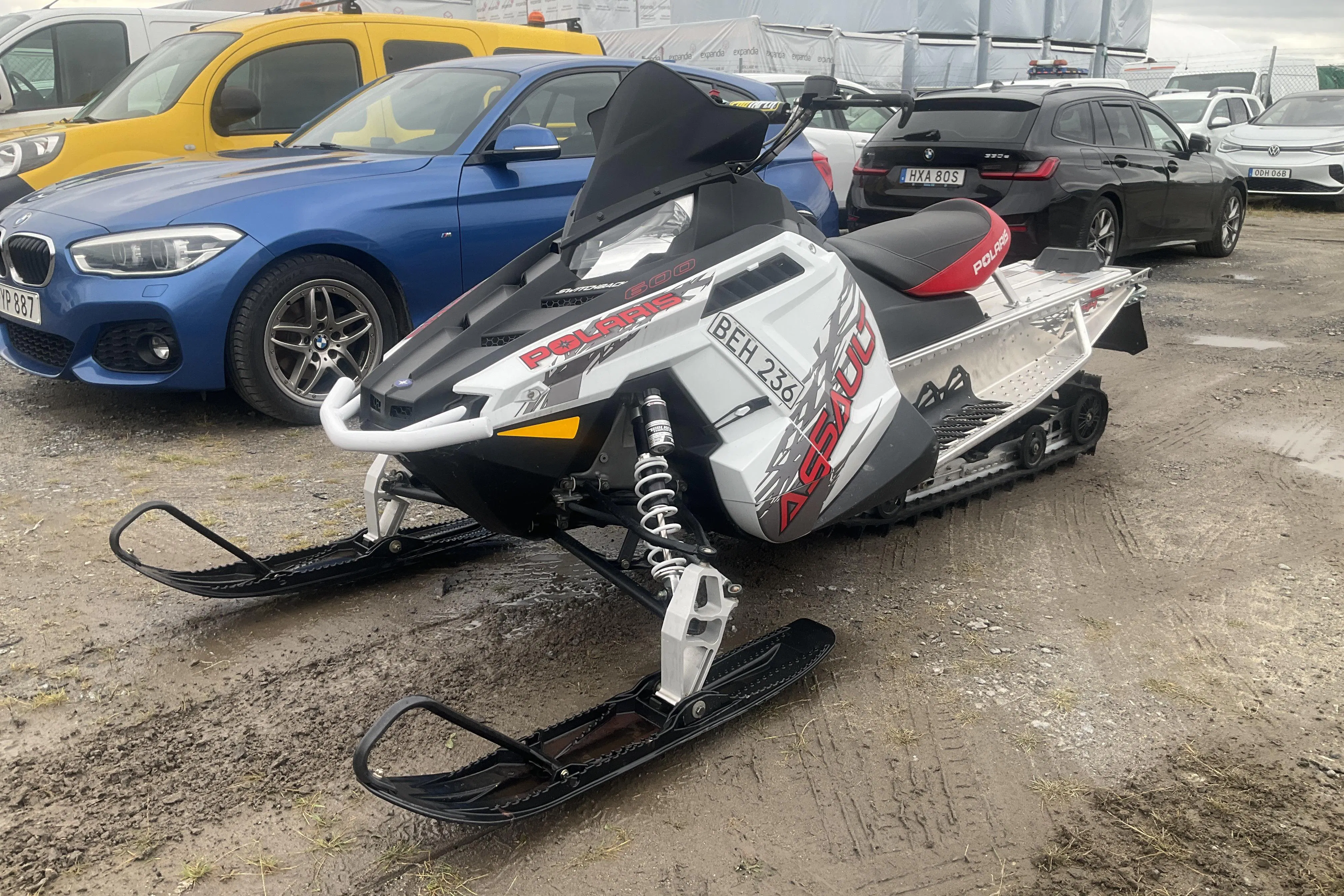 Presentationsfoto 1 av 18: POLARIS Switchback ASSAULT 600 144"  Snöskoter - 306 mil - Automat - vit - 2014