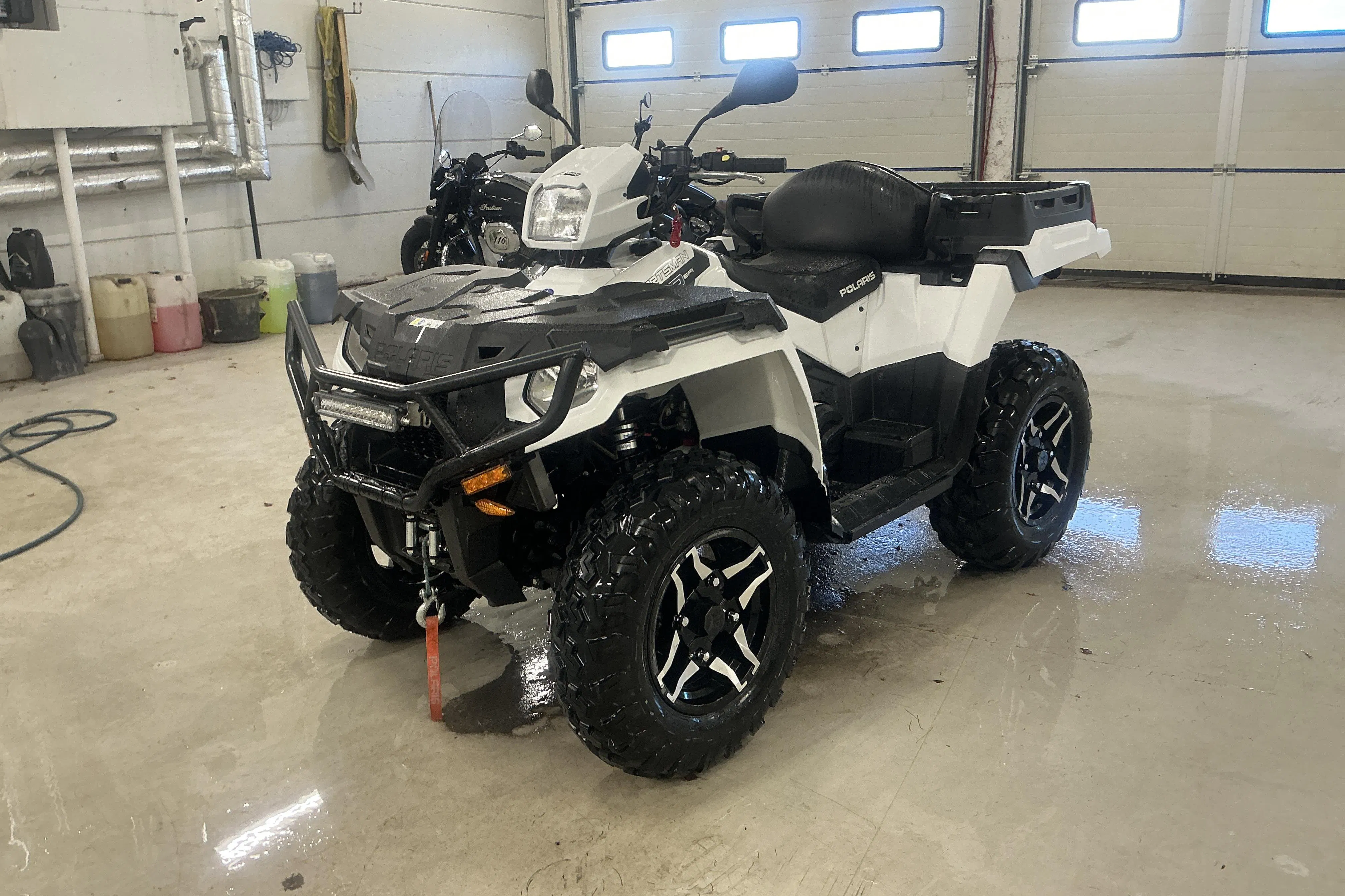 Presentationsfoto 1 av 18: POLARIS SPORTSMAN X2 570 EFI ATV - 25 mil - Automat - vit - 2019
