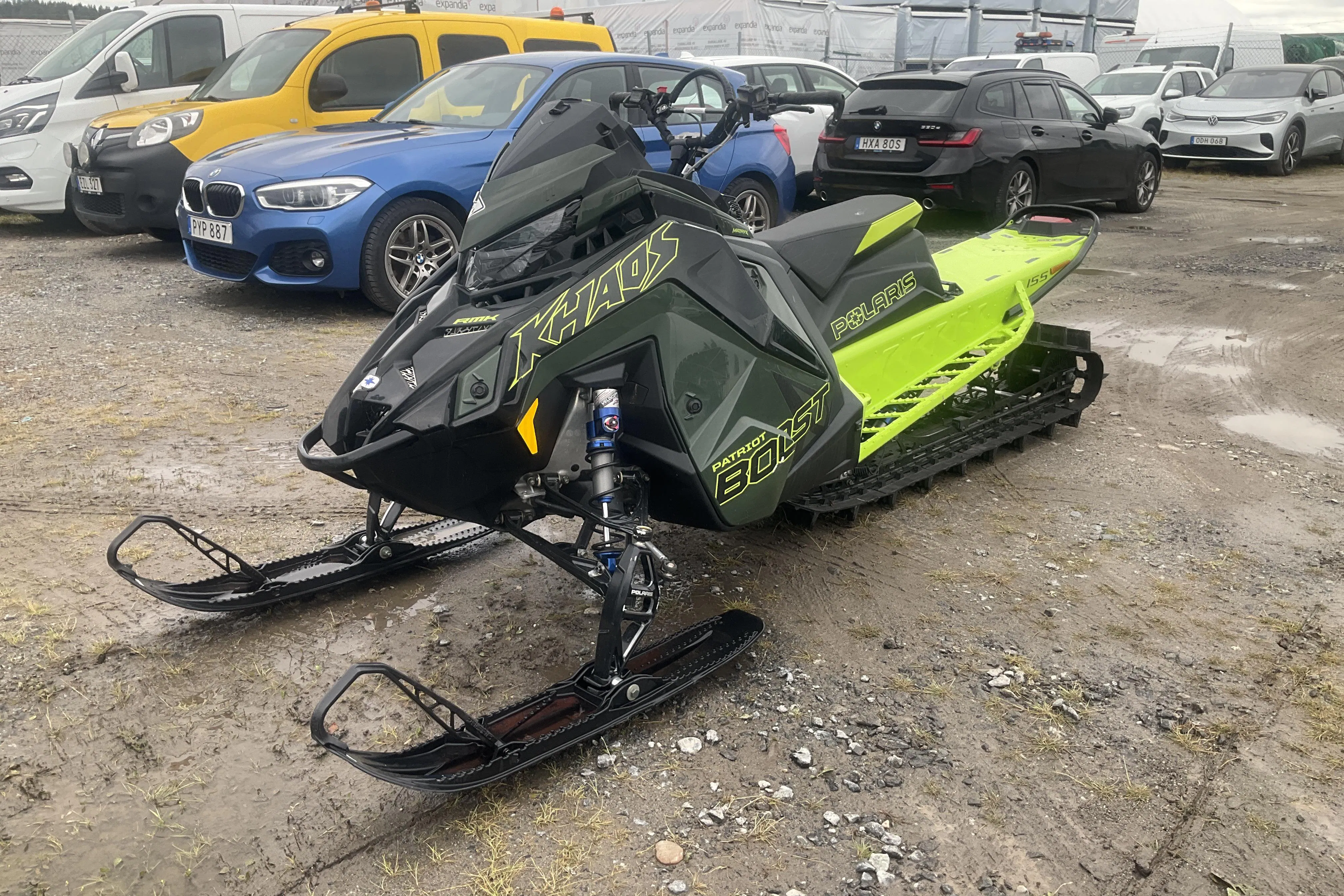 Presentationsfoto 1 av 22: POLARIS RMK KHAOS BOOST 155" Snöskoter - 77 mil - Automat - 2024