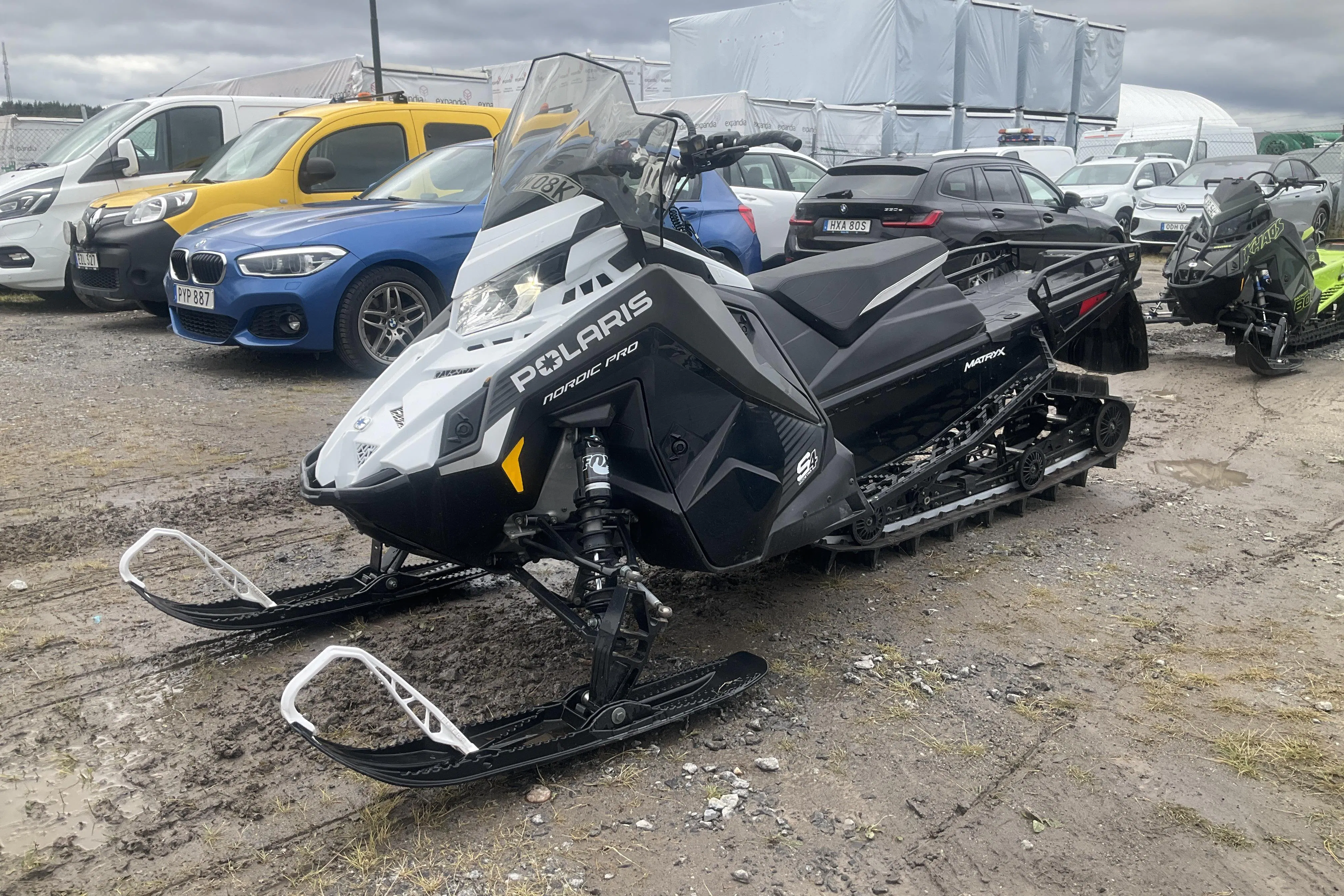 Presentationsfoto 1 av 17: POLARIS NORDIC PRO S4 146" Snöskoter - 177 mil - Automat - vit - 2024