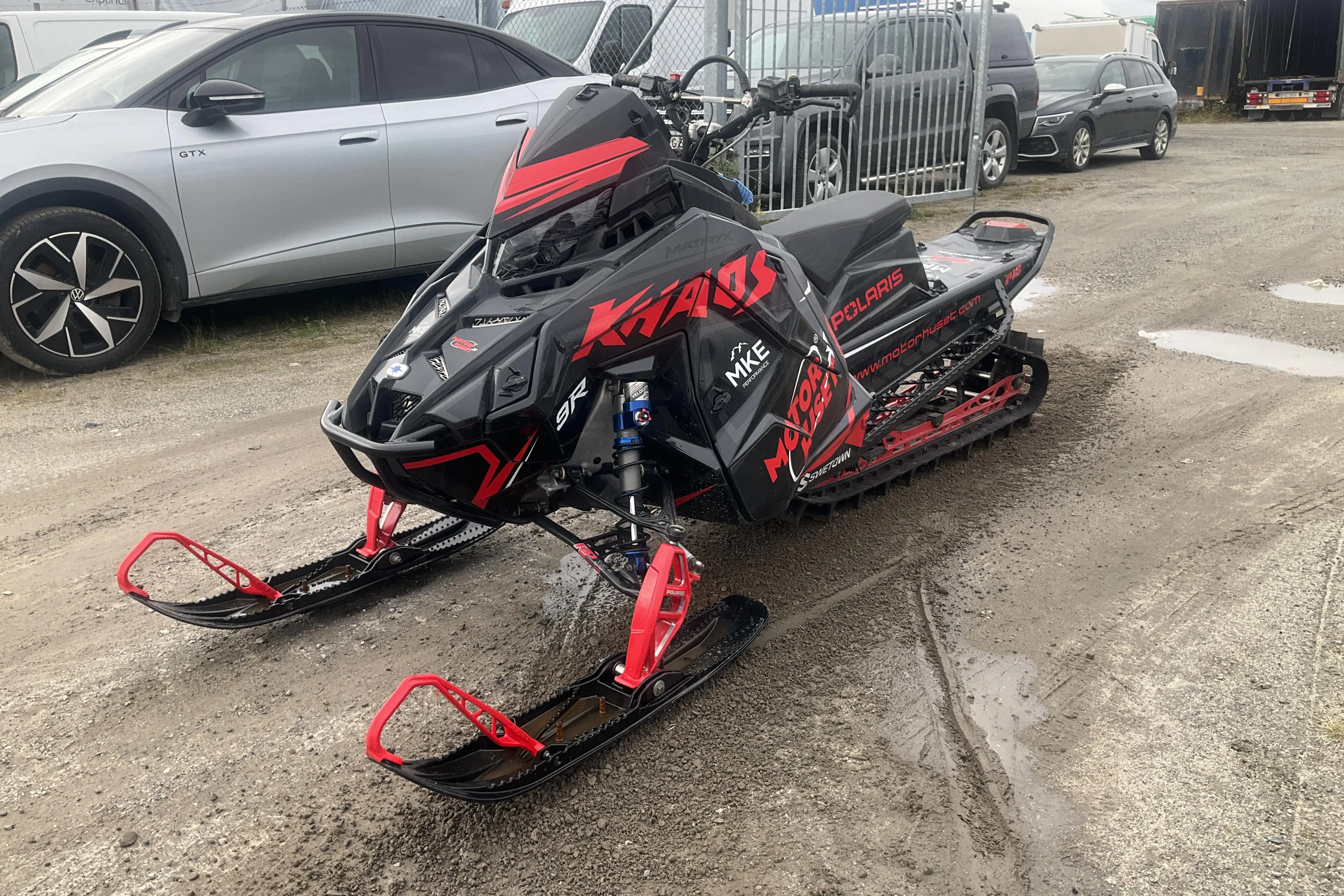 Presentationsfoto 1 av 20: POLARIS 9R RMK KHAOS 146" Snöskoter - 324 mil - Automat - 2023