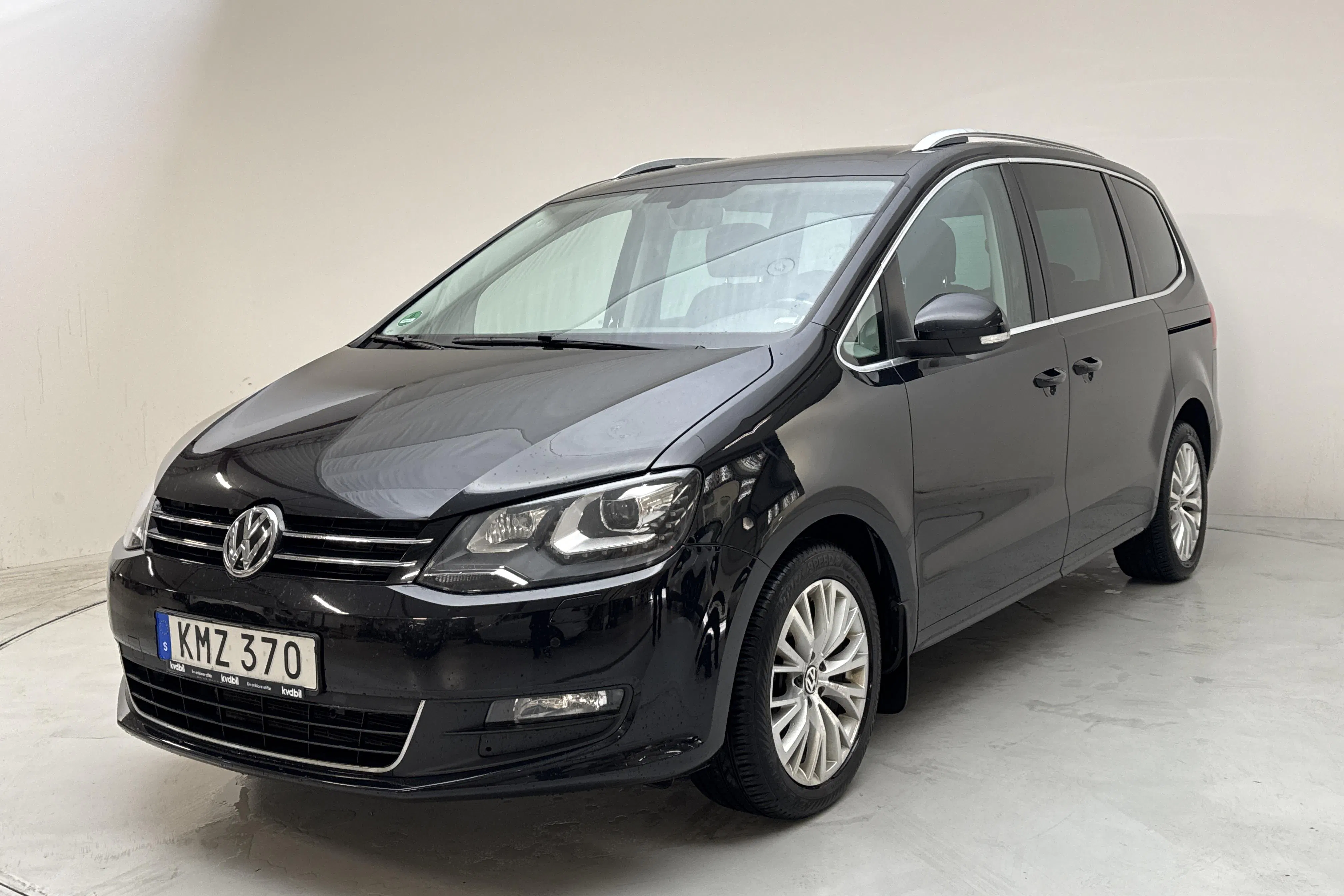 Presentationsfoto 1 av 17: VW Sharan 2.0 TDI (150hk) - 14 636 mil - Automat - svart - 2016