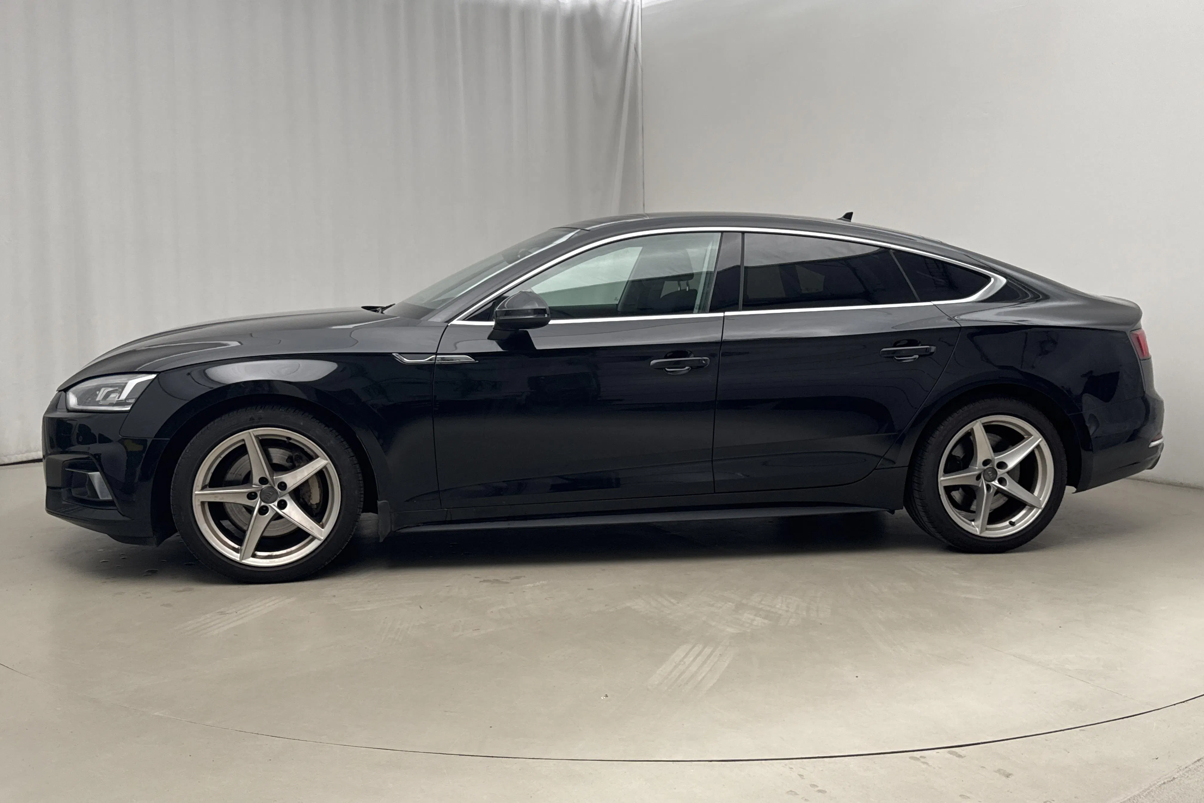 Presentationsfoto 2 av 16: Audi A5 2.0 TFSI Sportback quattro (252hk) - 13 084 mil - Automat - svart - 2018