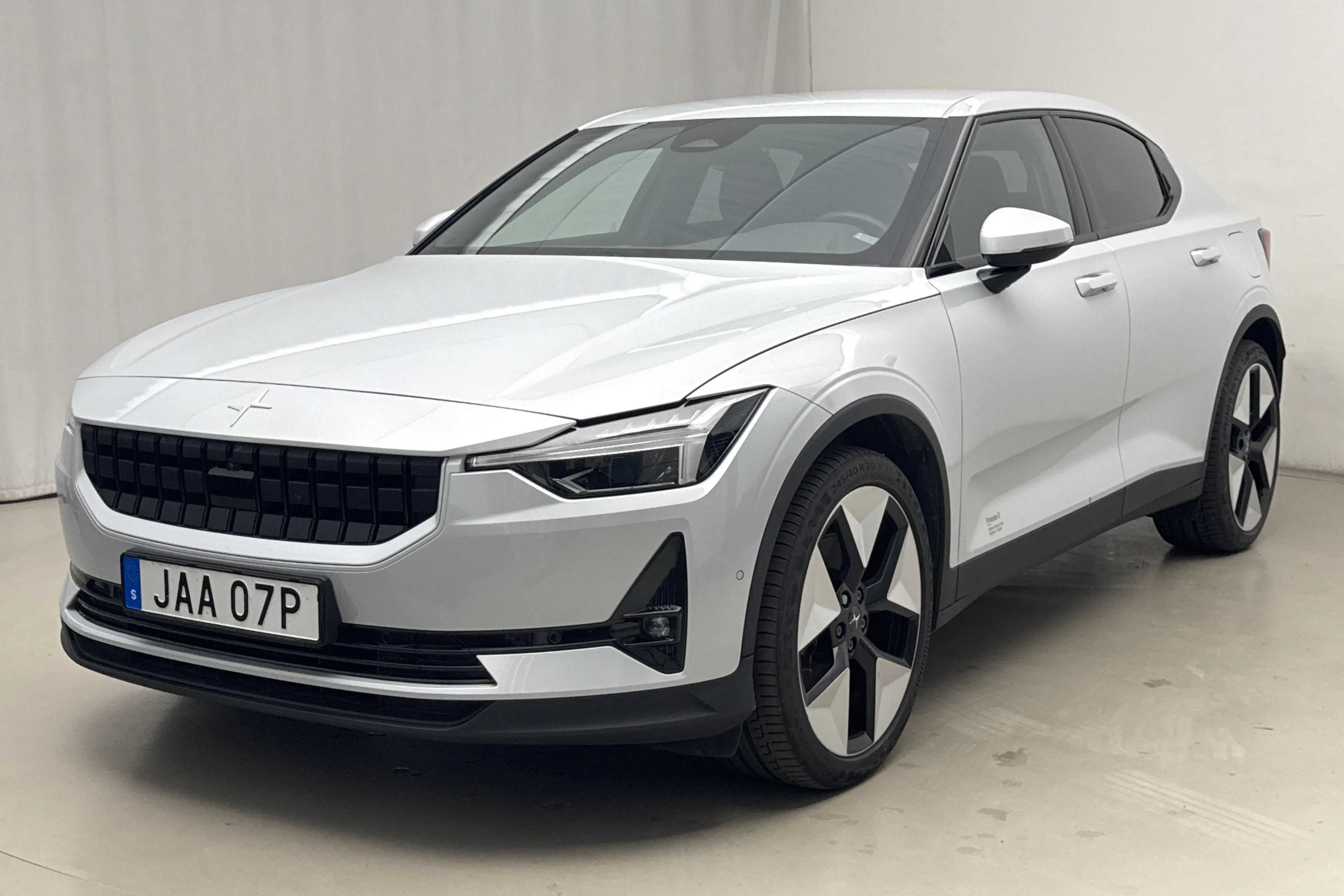 Presentationsfoto 1 av 23: Polestar 2 Standard range Single motor (231hk) - 6 642 mil - Automat - silver - 2023