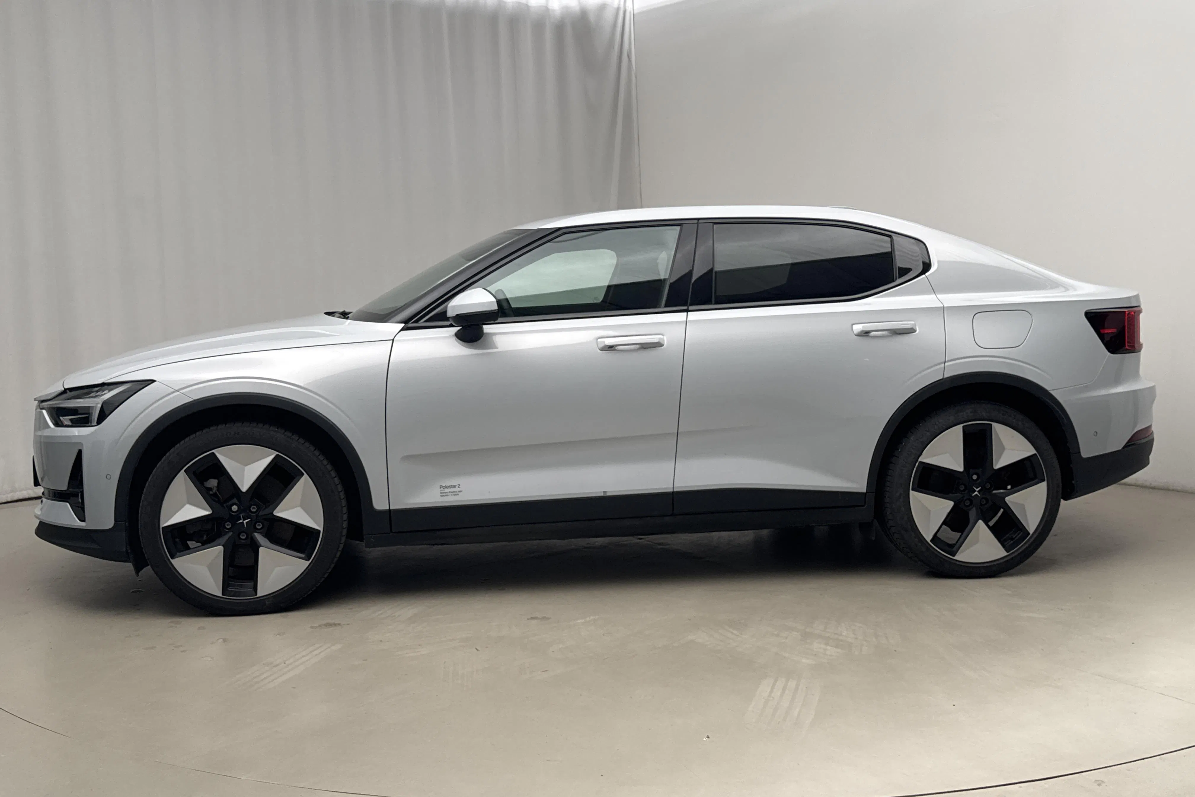Presentationsfoto 2 av 23: Polestar 2 Standard range Single motor (231hk) - 6 642 mil - Automat - silver - 2023