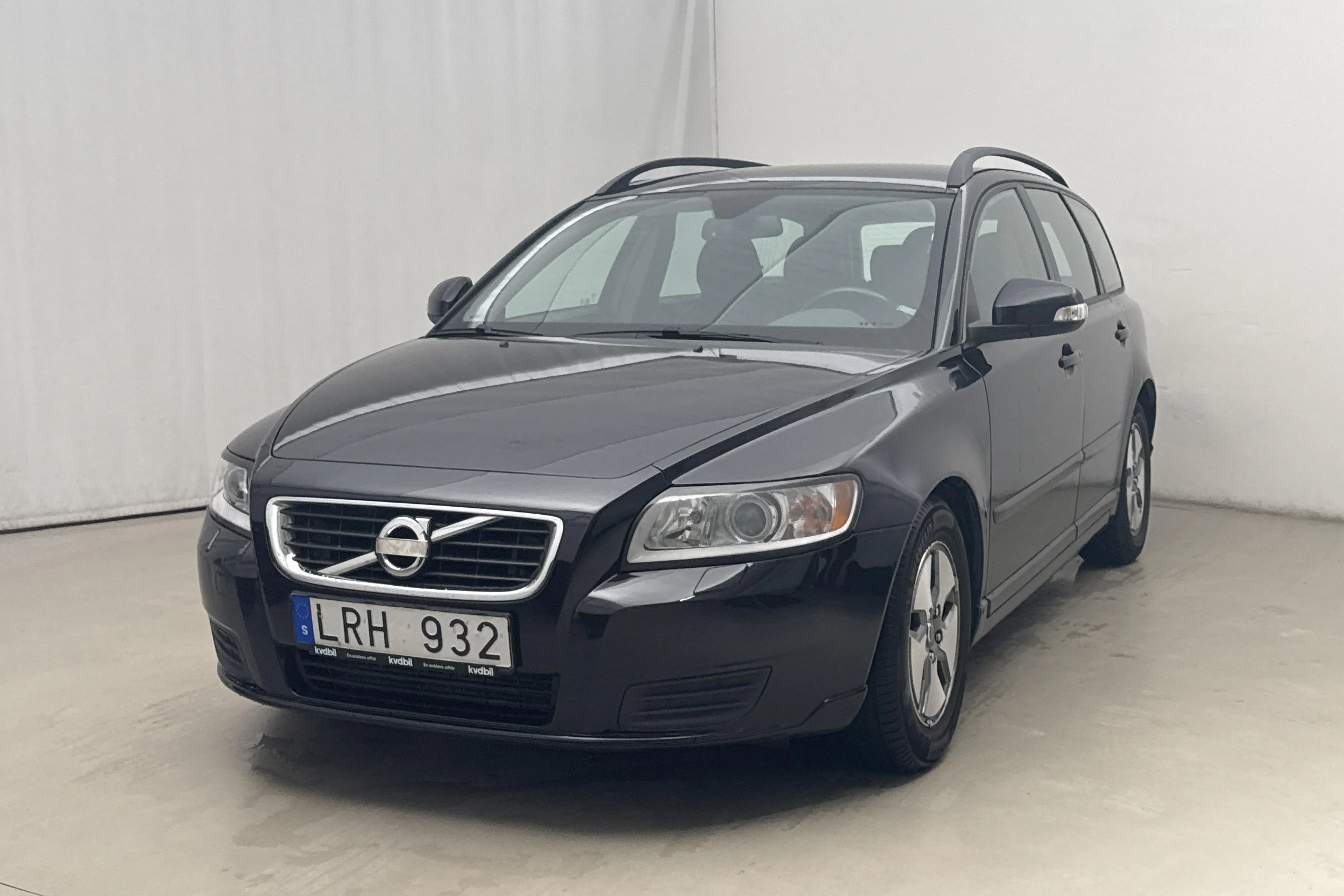 Presentationsfoto 1 av 14: Volvo V50 D2 (115hk) - 13 571 mil - Manuell - svart - 2011
