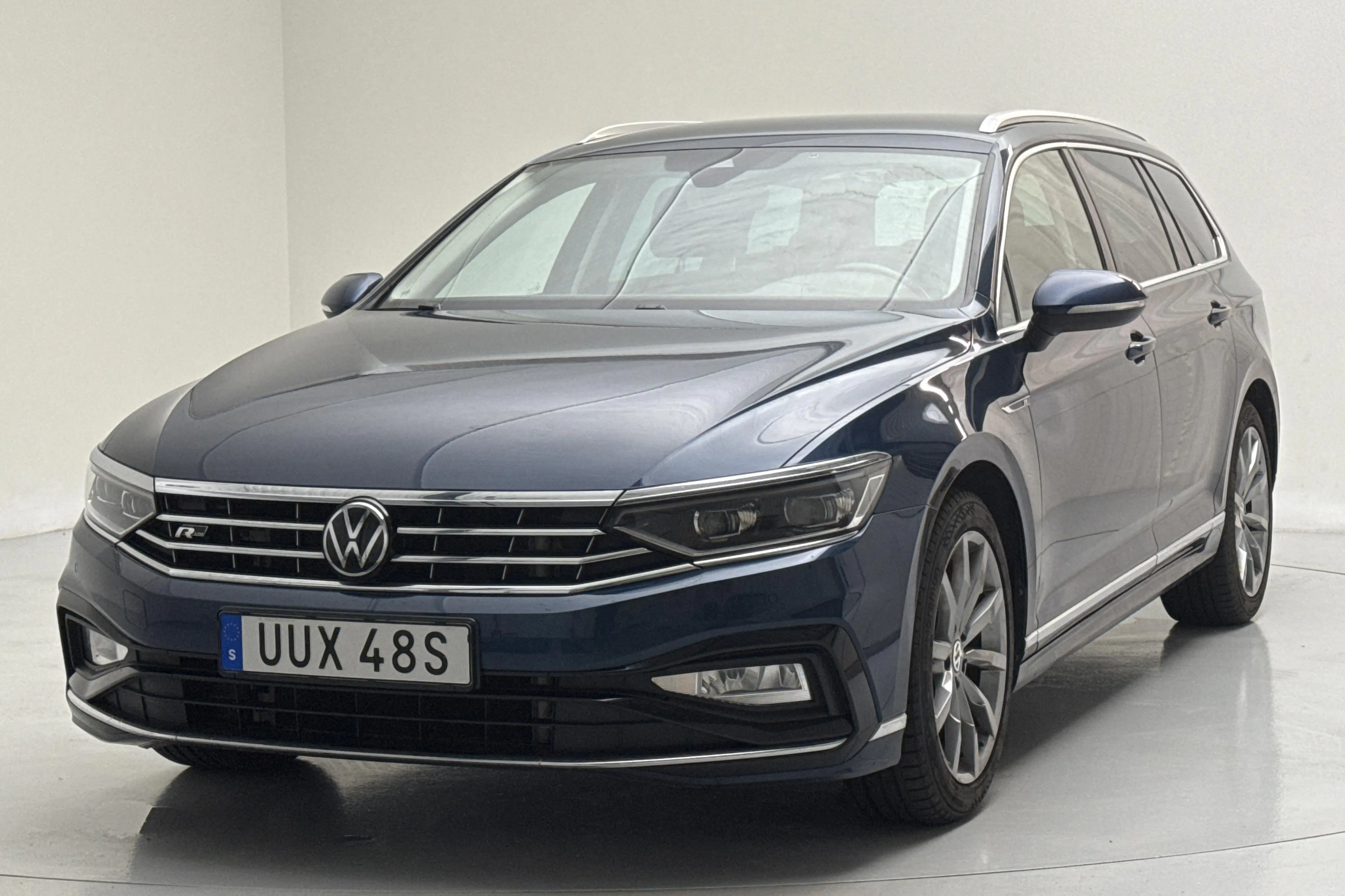 Presentation photo 1 of 14: VW Passat 2.0 TDI Sportscombi 4Motion (200hk) - 135 100 km - Automatic - blue - 2022