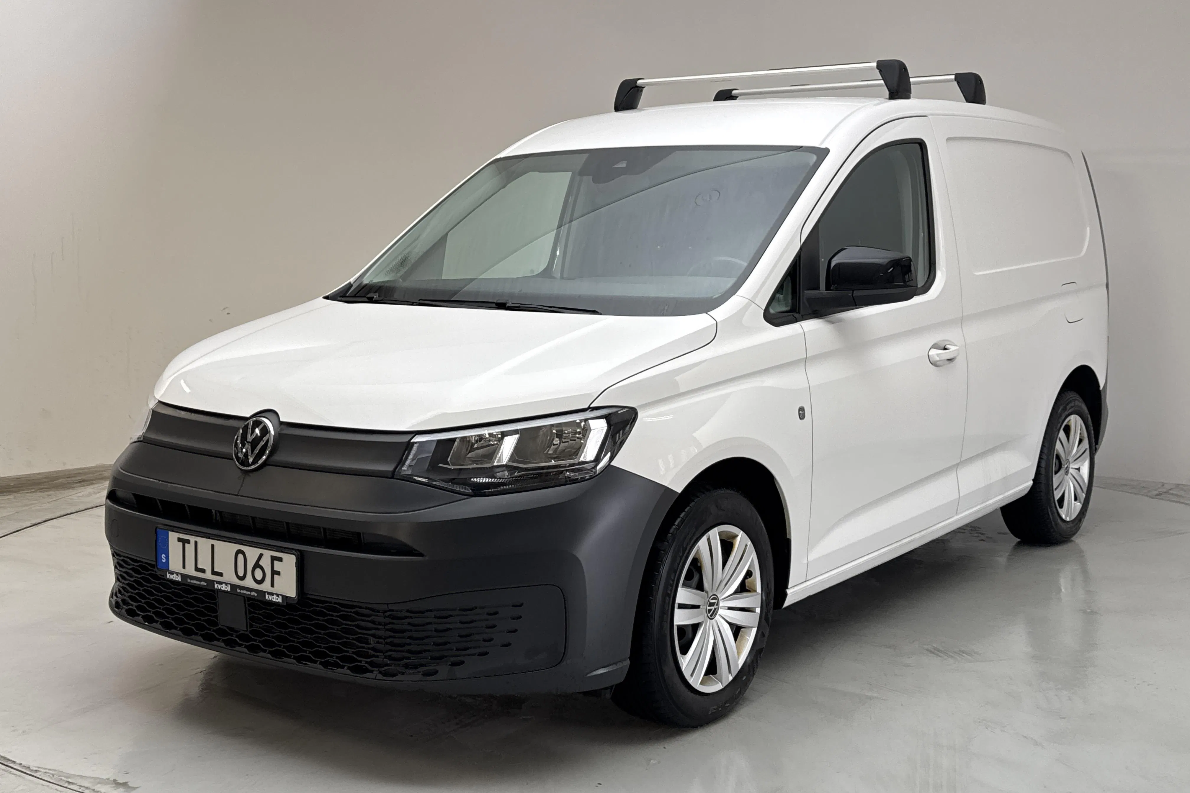 Presentationsfoto 1 av 17: VW Caddy Cargo 2.0 TDI Skåp (122hk) - 7 736 mil - Automat - vit - 2022