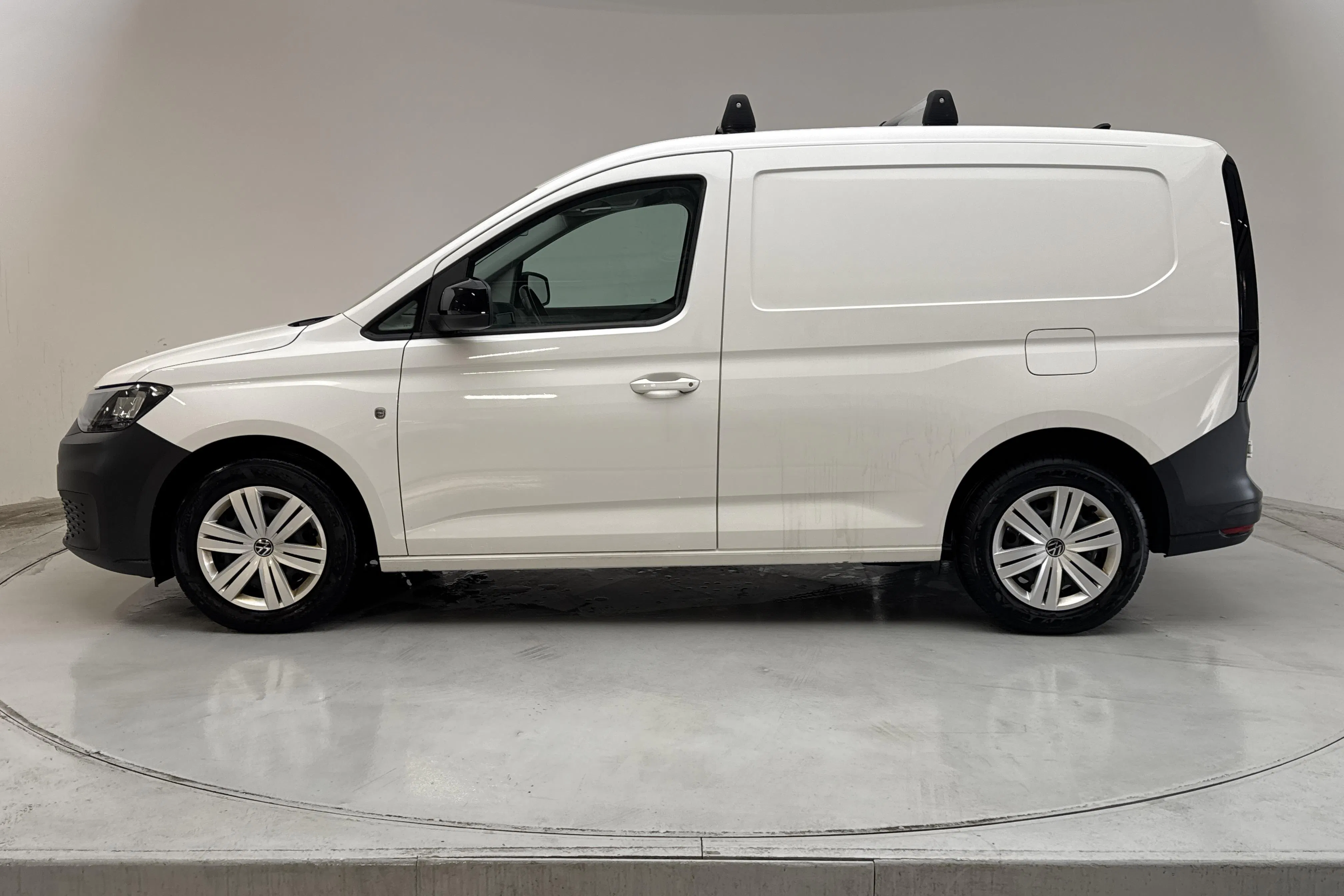 Presentationsfoto 2 av 17: VW Caddy Cargo 2.0 TDI Skåp (122hk) - 7 736 mil - Automat - vit - 2022