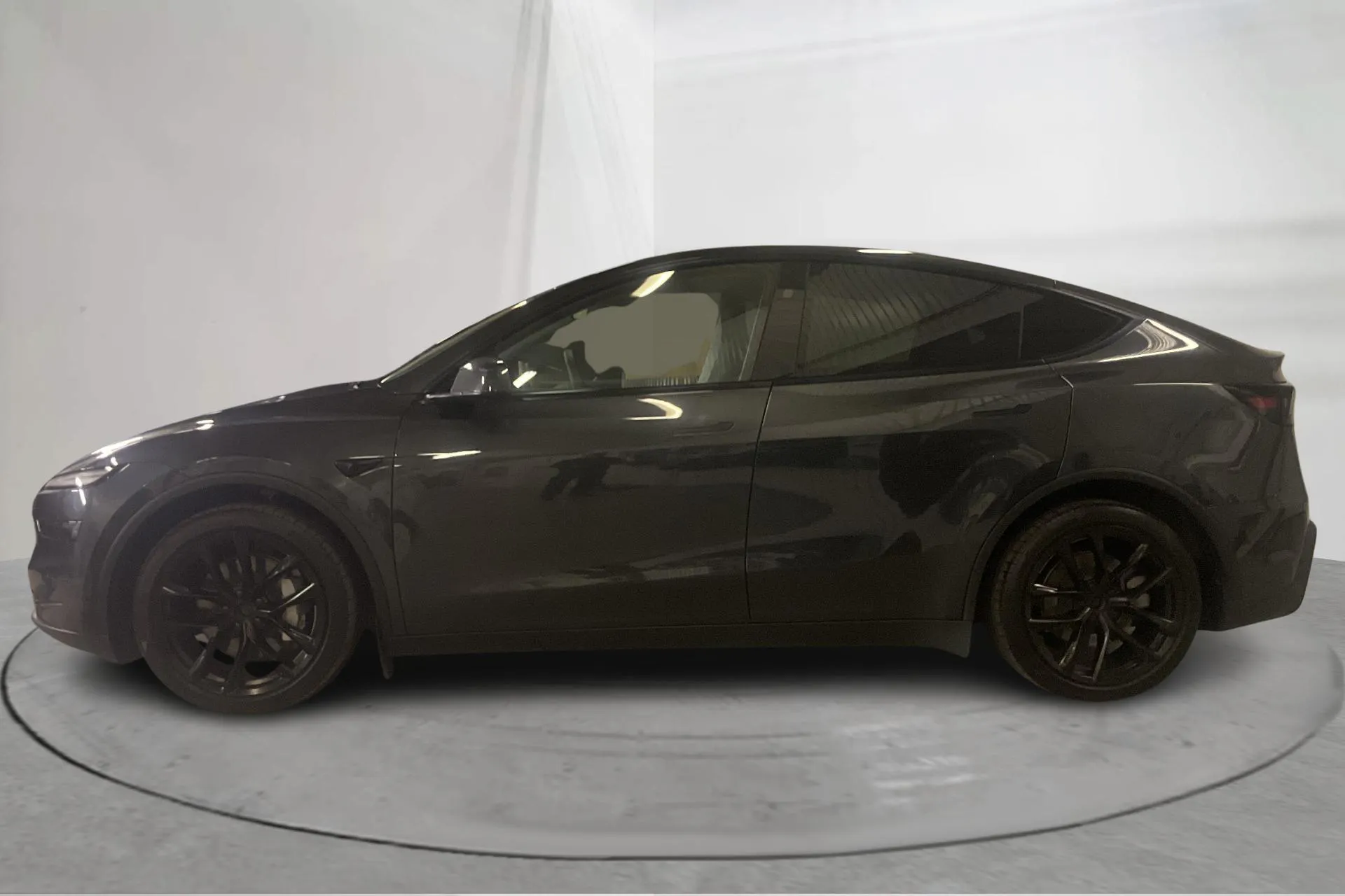 Presentationsfoto 2 av 24: Tesla Model Y Long Range Dual Motor AWD - 6 310 mil - Automat - grå - 2025