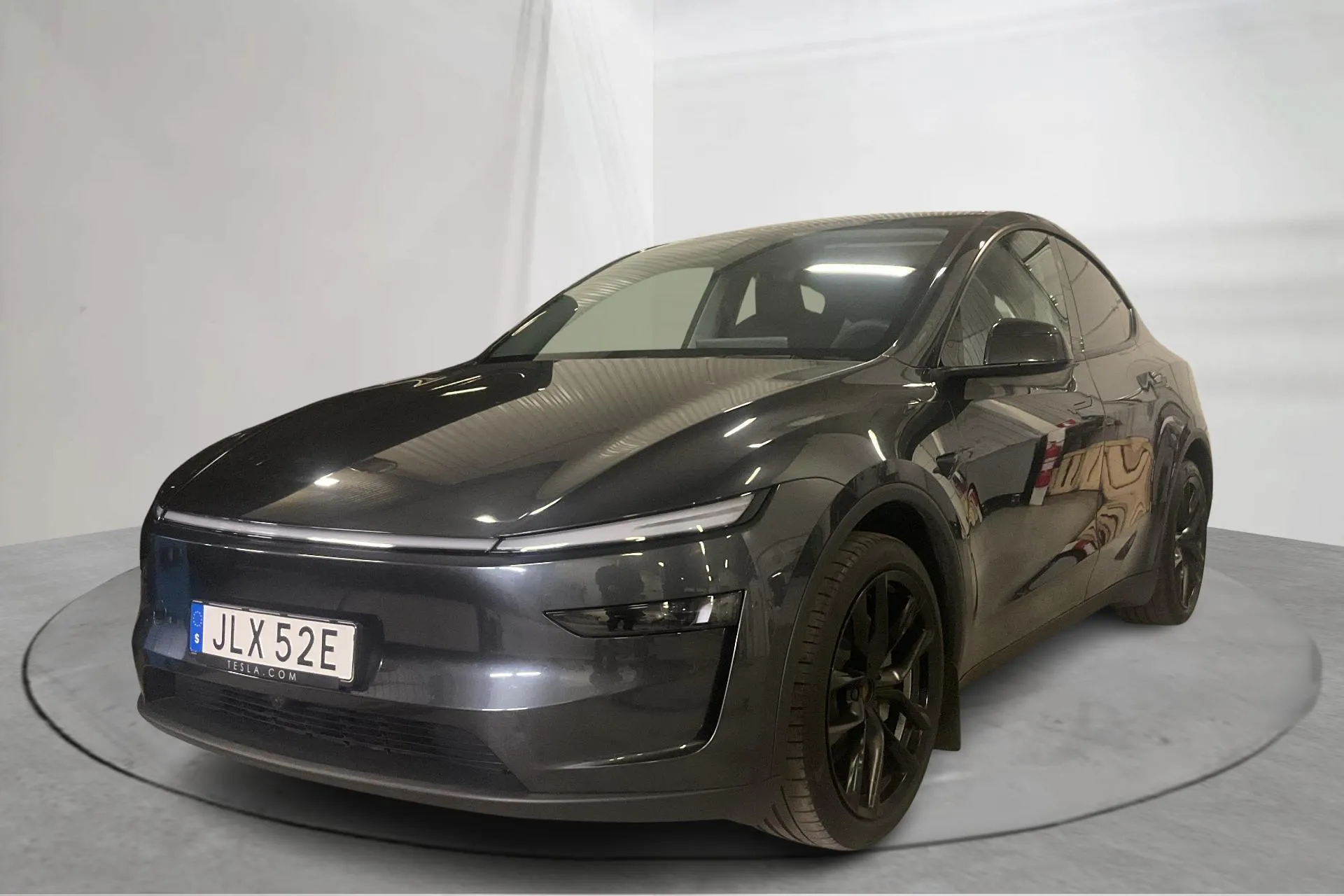 Presentationsfoto 1 av 24: Tesla Model Y Long Range Dual Motor AWD - 6 310 mil - Automat - grå - 2025
