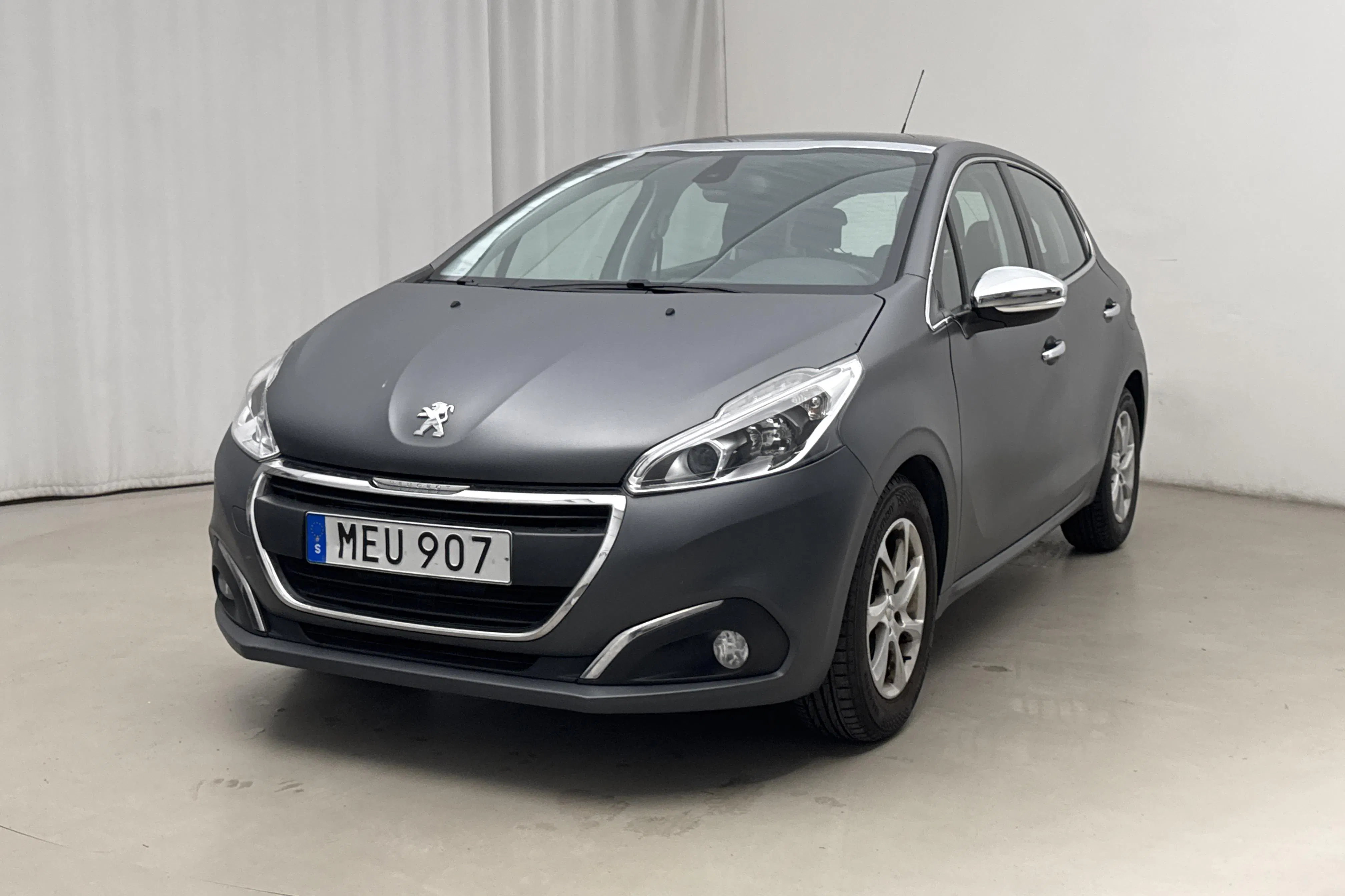 Presentationsfoto 1 av 12: Peugeot 208 PureTech 5dr (82hk) - 9 883 mil - Manuell - svart - 2016