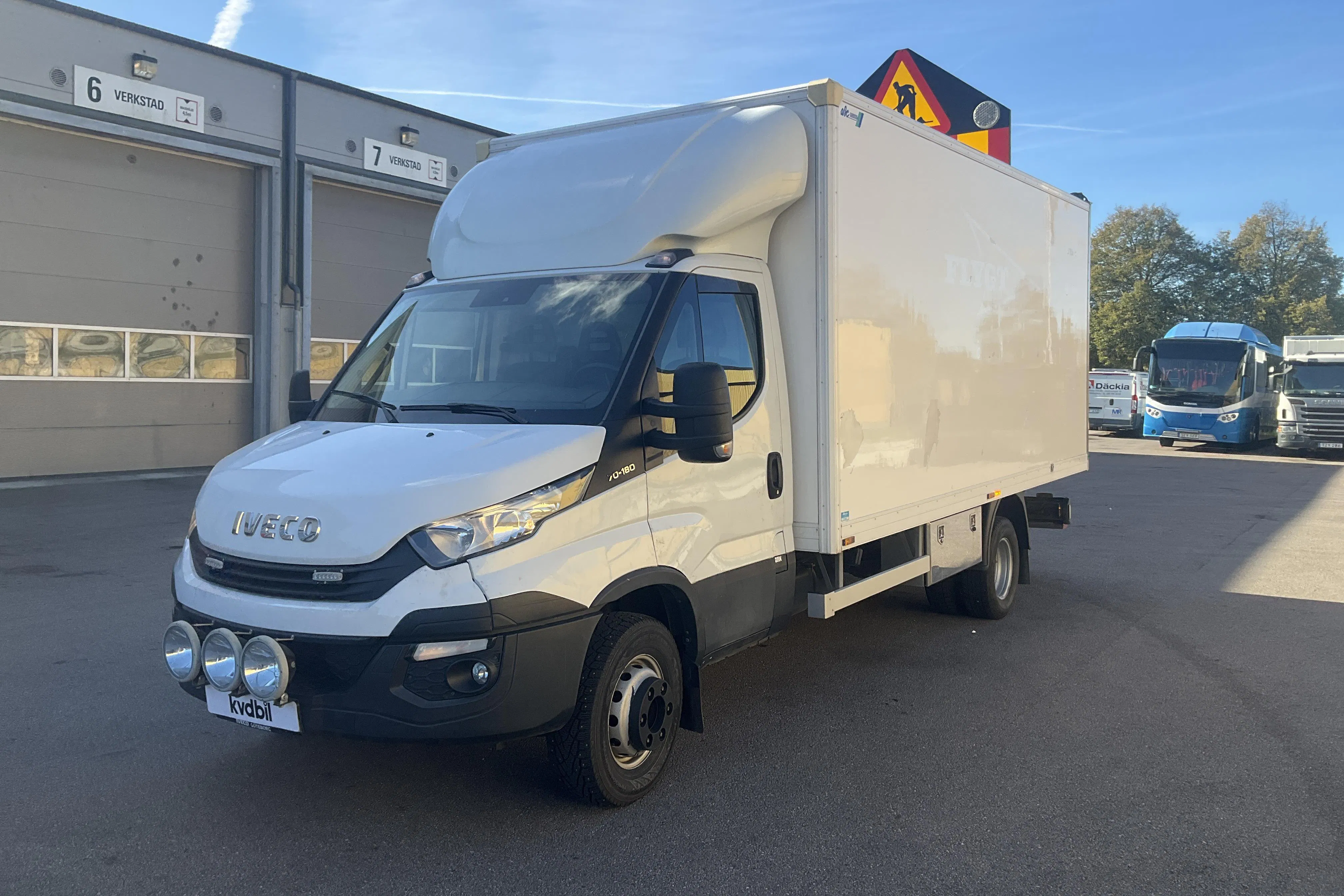 Presentation photo 1 of 51: Iveco Daily 70-180H(180hk) - 98 653 km - Manual - white - 2017