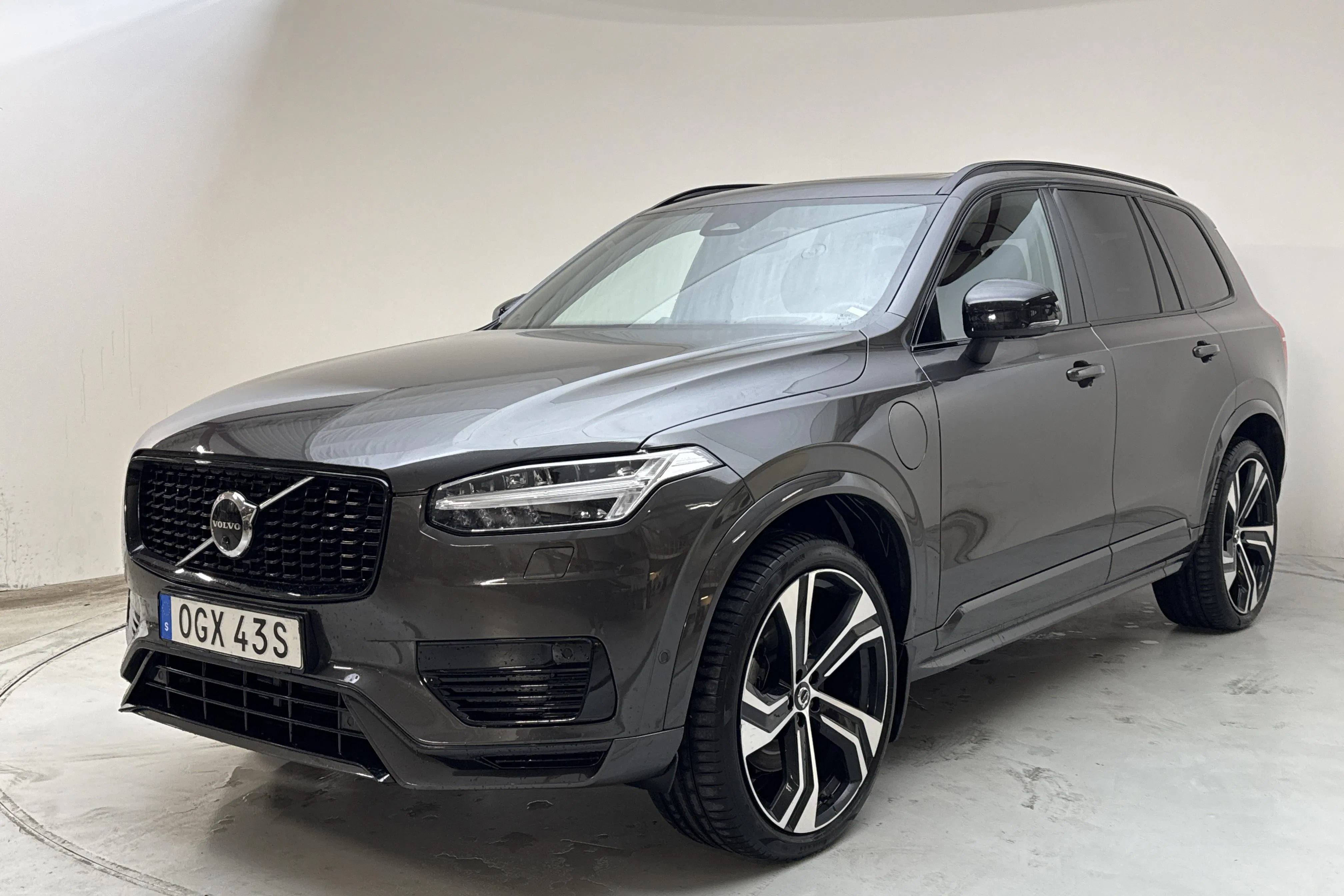 Presentationsfoto 1 av 20: Volvo XC90 T8 AWD Recharge (455hk) - 7 339 mil - Automat - grå - 2023