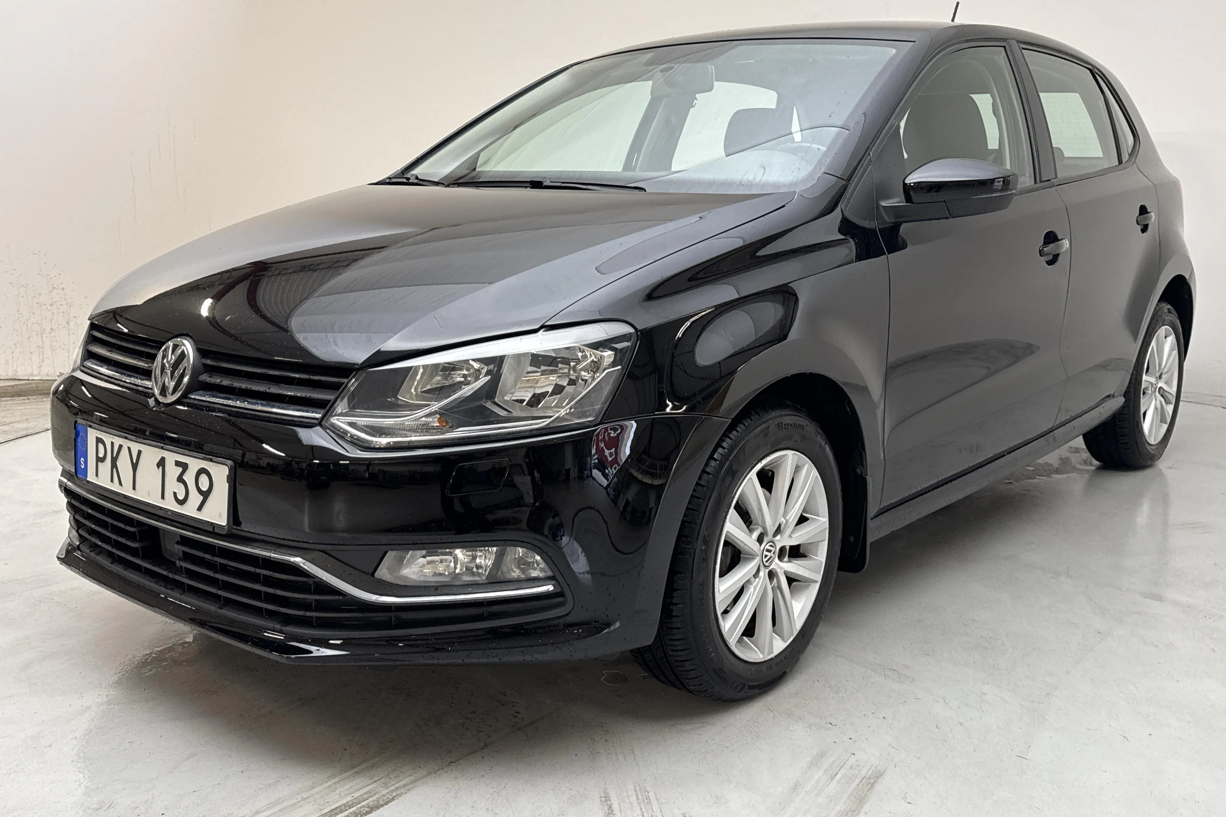 Presentation photo 1 of 12: VW Polo 1.2 TSI 5dr (90hk) - 112 890 km - Automatic - black - 2017