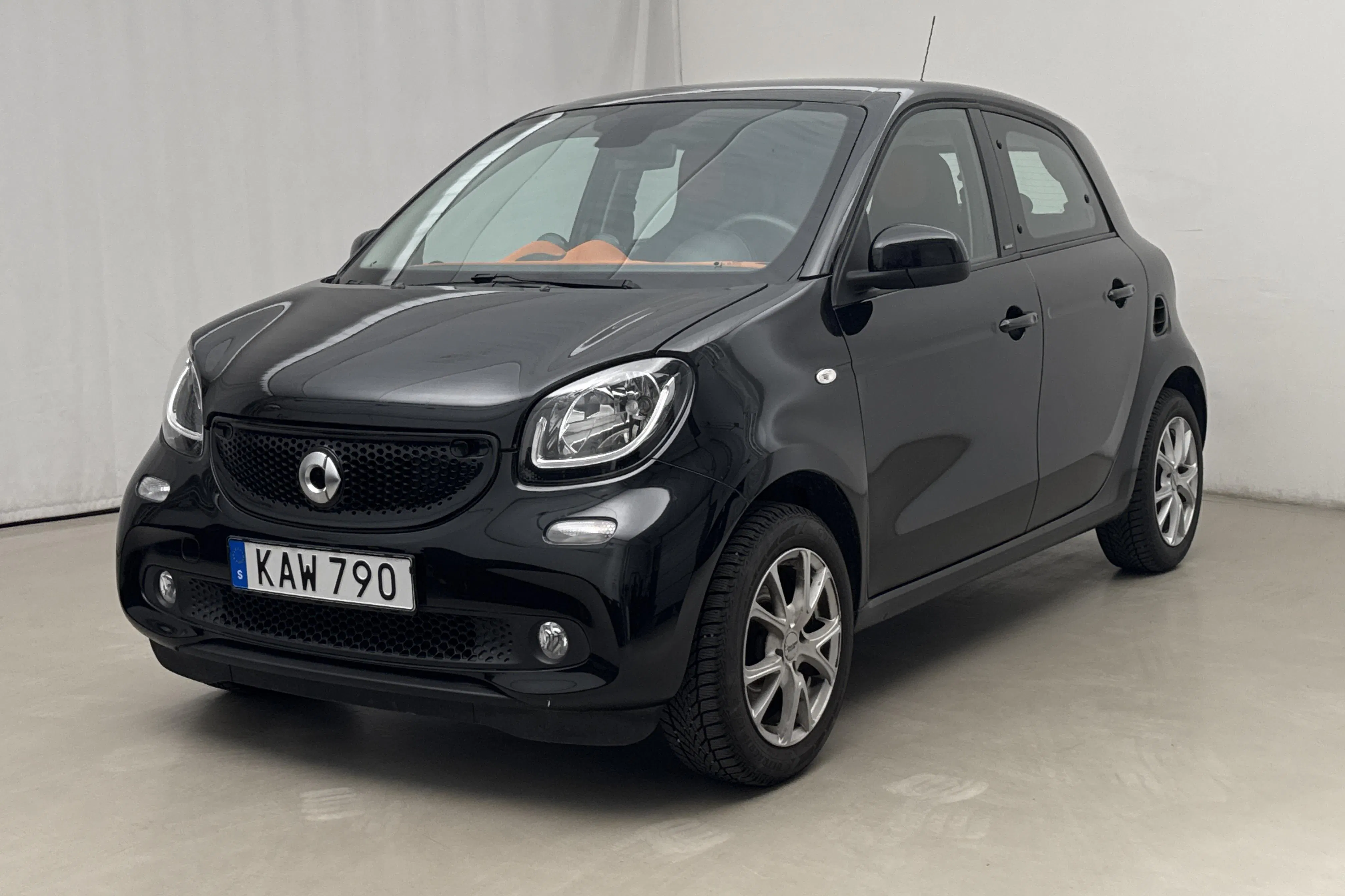 Presentation photo 1 of 15: Smart Forfour III 1.0 Sedan (71hk) - 37 020 km - Manual - black - 2015