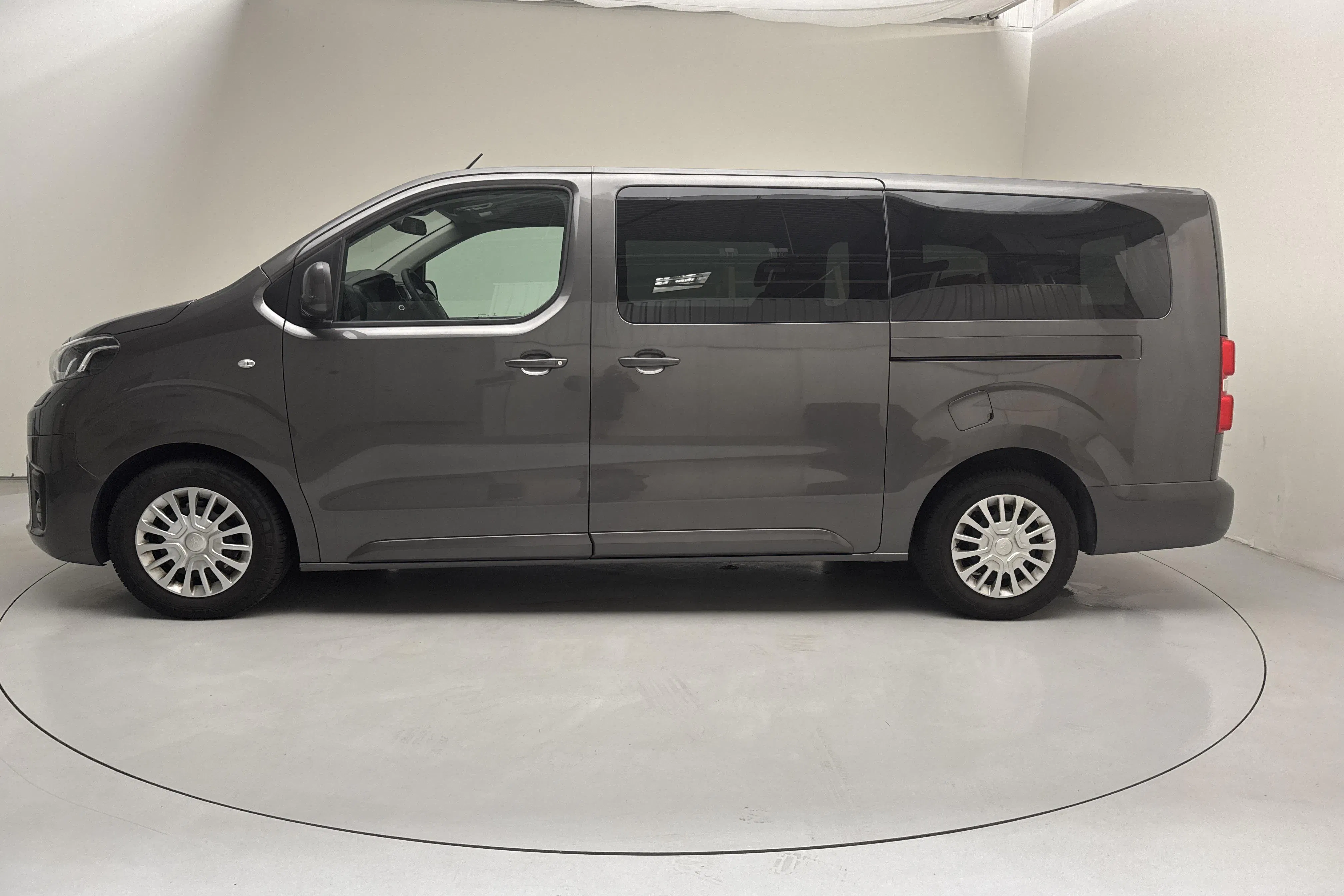 Presentation photo 2 of 15: Toyota PROACE Verso 2.0D (140hk) - 199 450 km - Automatic - dark grey - 2022