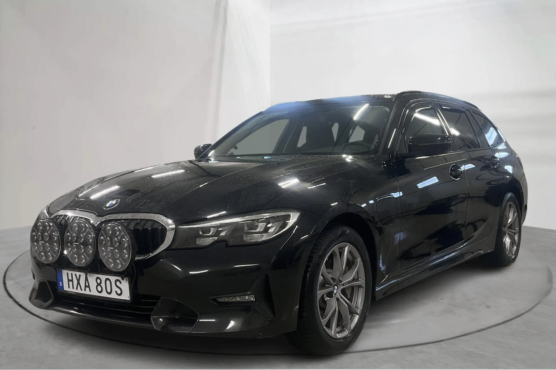Presentationsfoto 1 av 28: BMW 330e xDrive Touring, G21 (292hk) - 10 610 mil - Automat - svart - 2021