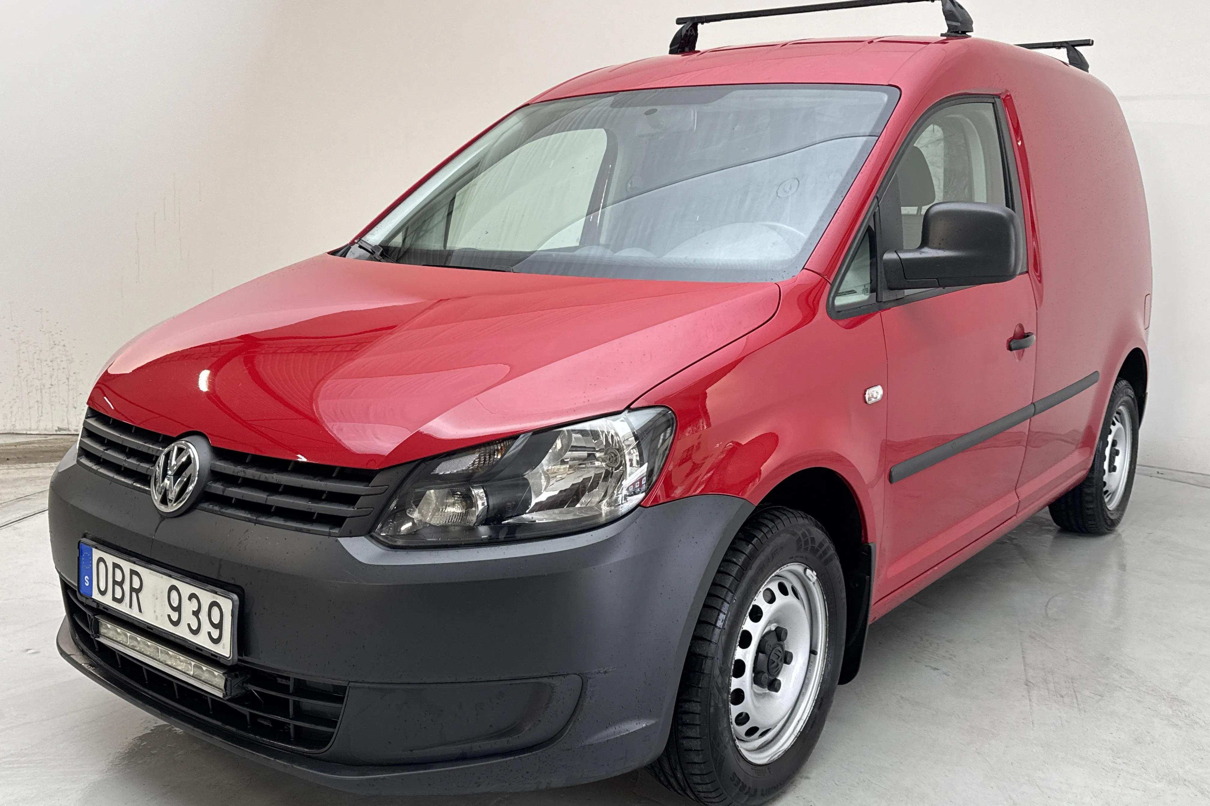 Presentationsfoto 1 av 12: VW Caddy 2.0 Ecofuel Skåp (109hk) - 8 183 mil - Manuell - röd - 2014