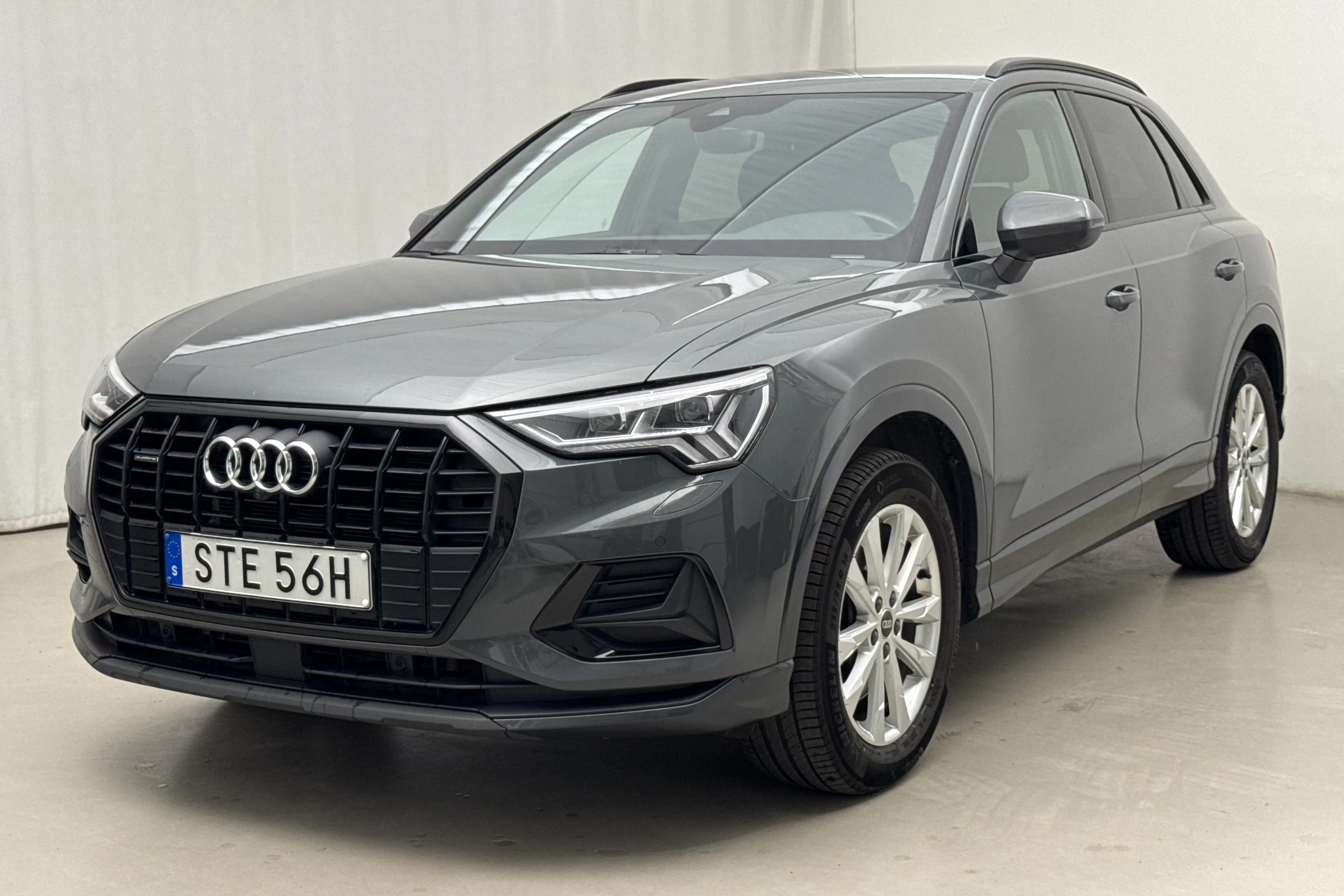 Presentationsfoto 1 av 19: Audi Q3 40 TDI quattro (200hk) - 5 795 mil - Automat - grå - 2024
