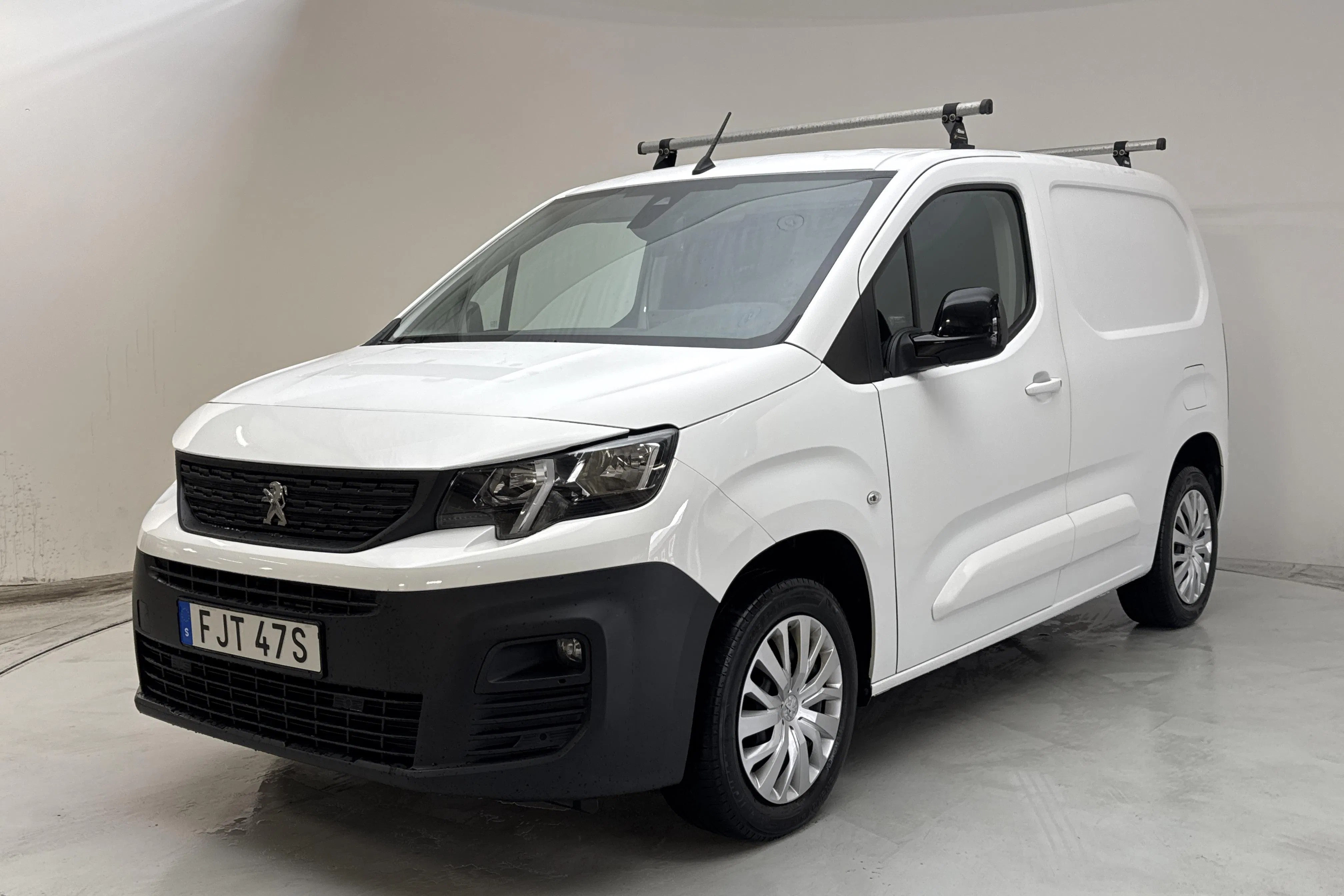 Presentationsfoto 1 av 14: Peugeot Partner 1.5 HDI Skåp (130hk) - 7 445 mil - Automat - vit - 2022