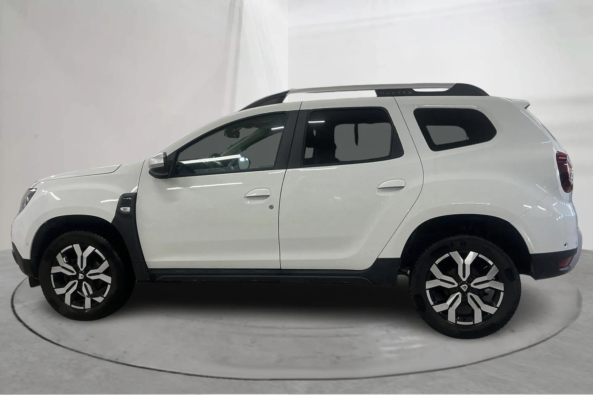 Presentationsfoto 2 av 20: Dacia Duster 1.5 dCi 4x4 (115hk) - 3 951 mil - Manuell - vit - 2023