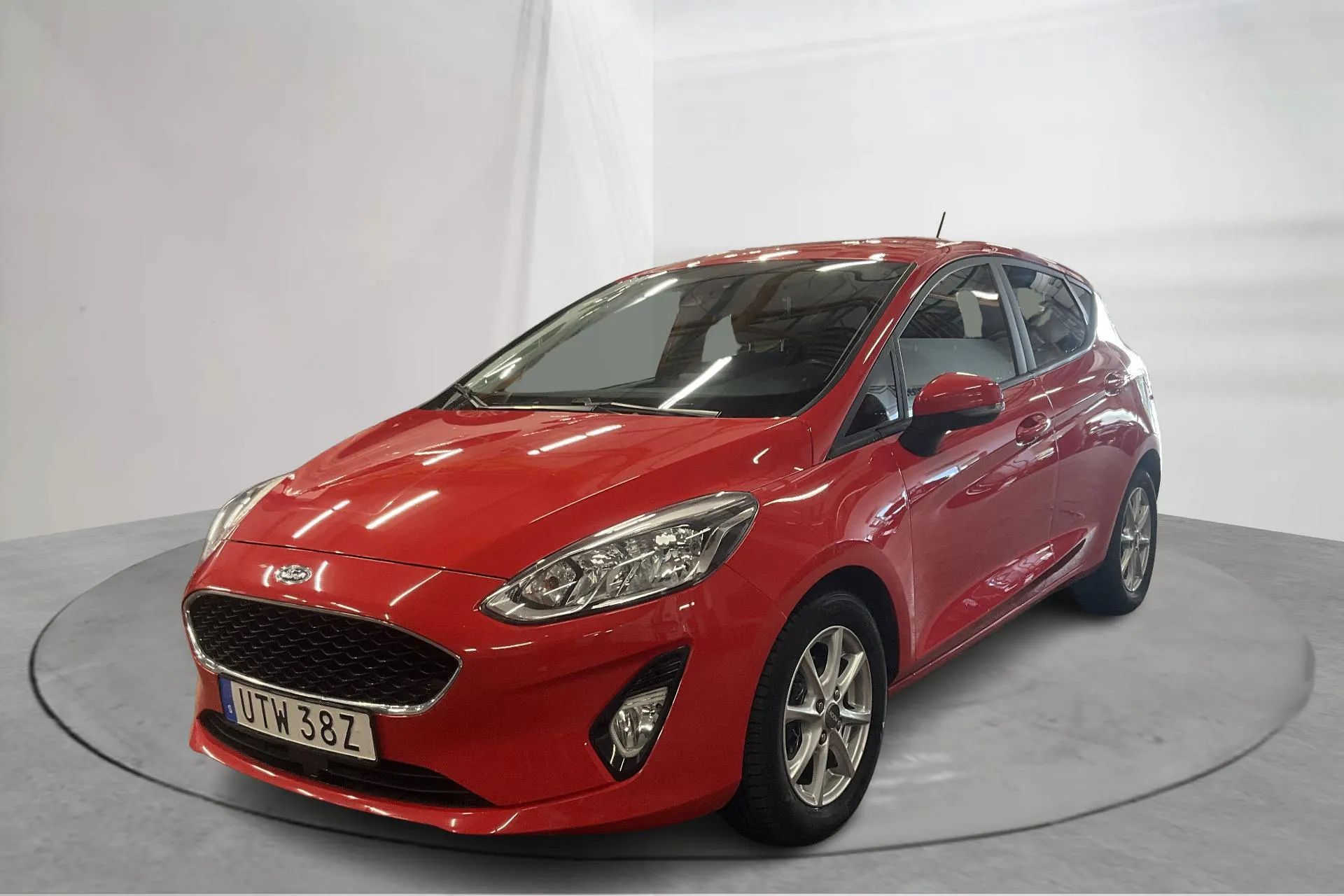 Presentationsfoto 1 av 14: Ford Fiesta 1.0T EcoBoost 5dr (100hk) - 10 626 mil - Automat - röd - 2019