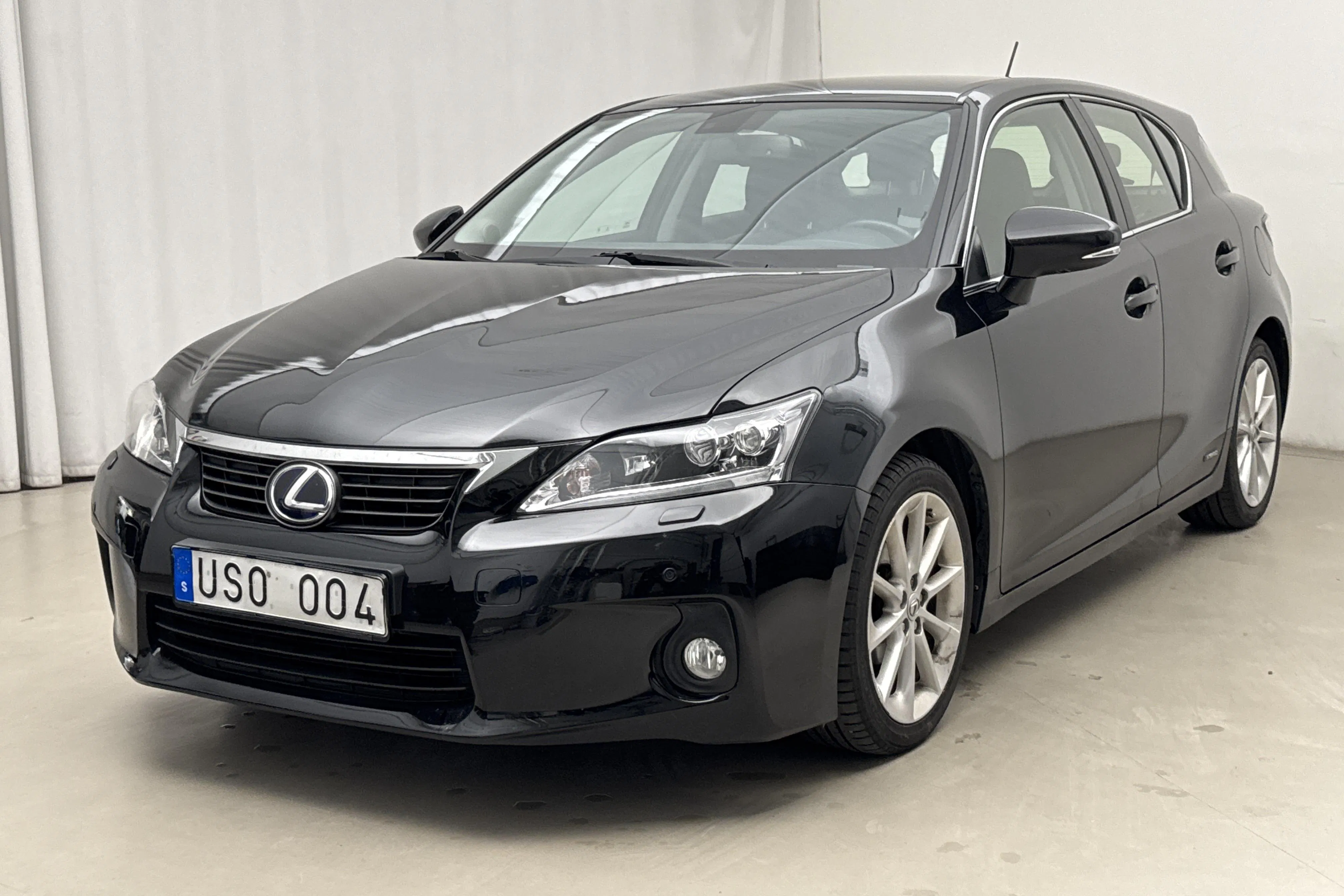 Presentationsfoto 1 av 17: Lexus CT 200h (99hk) - 10 525 mil - Automat - svart - 2012