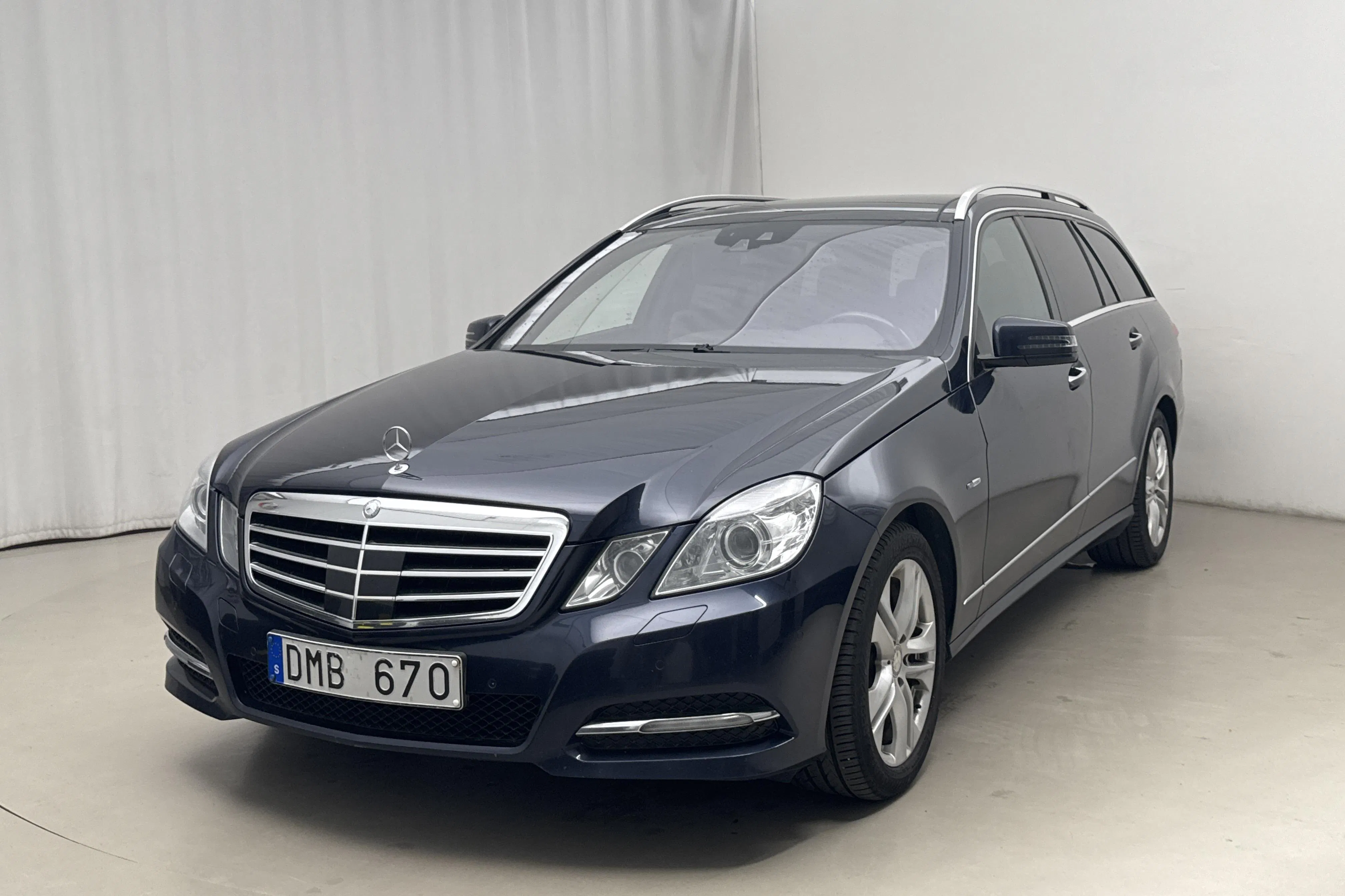 Presentationsfoto 1 av 23: Mercedes E 350 CDI Kombi 4Matic S212 (265hk) - 29 019 mil - Automat - Mörkblå - 2012