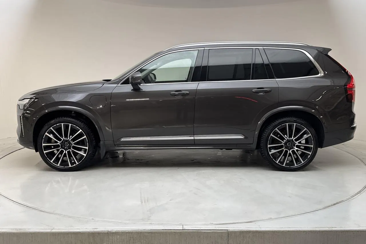 Presentationsfoto 2 av 24: Volvo XC90 T8 AWD Recharge (455hk) - 4 112 mil - Automat - grå - 2026