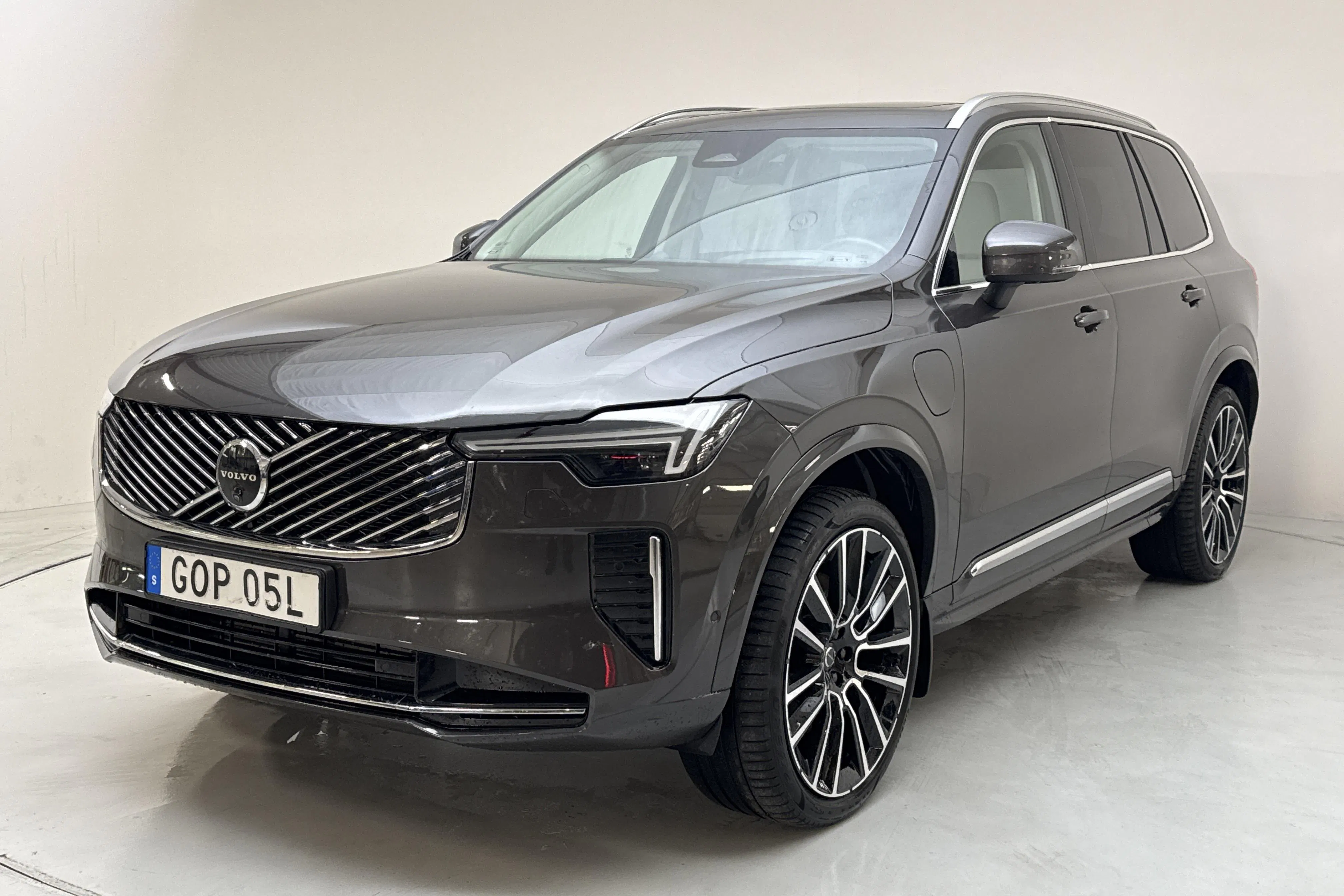 Presentationsfoto 1 av 24: Volvo XC90 T8 AWD Recharge (455hk) - 4 112 mil - Automat - grå - 2026