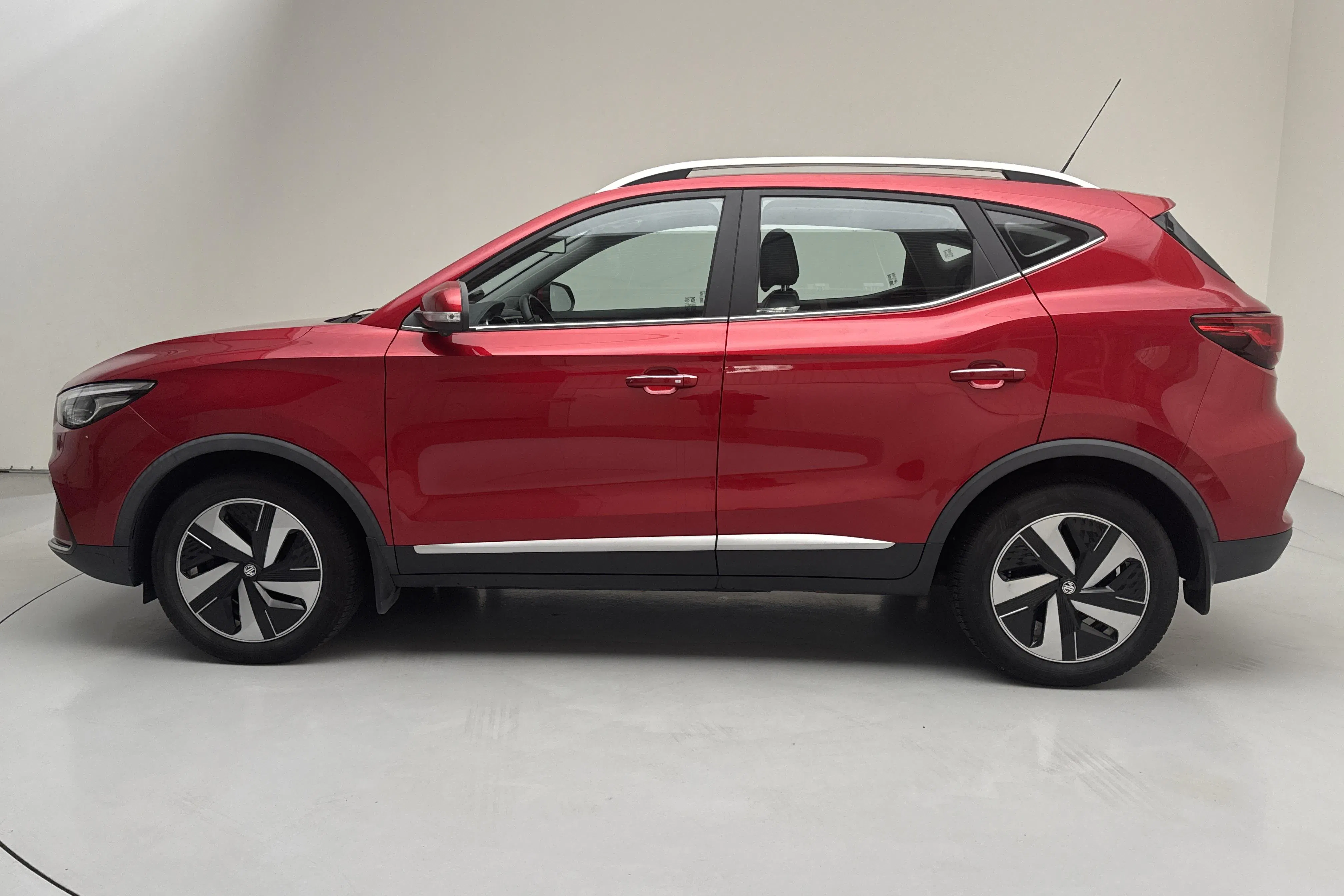 Presentation photo 2 of 16: MG ZS EV (156hk) - 87 060 km - Automatic - red - 2022