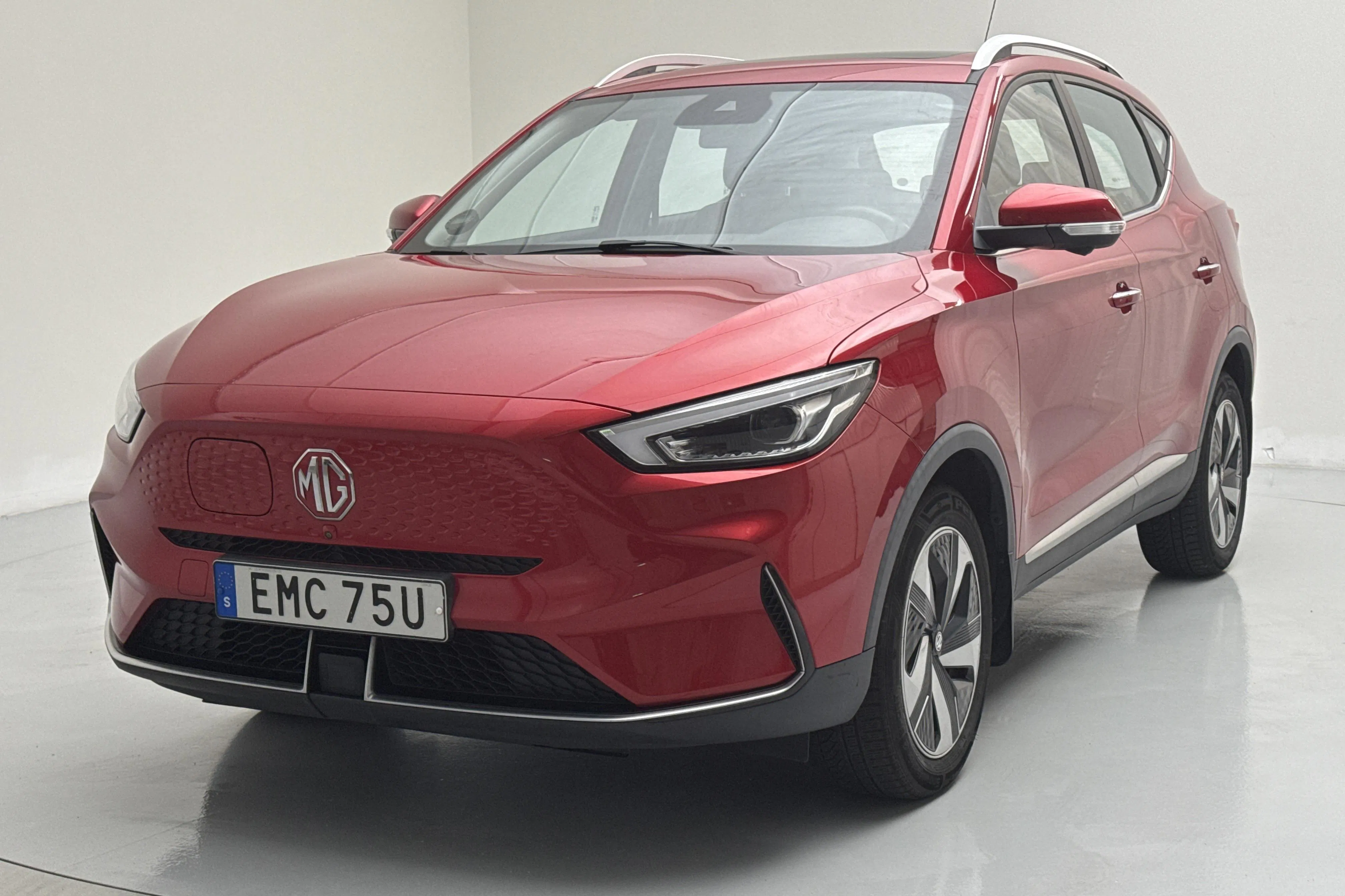 Presentation photo 1 of 16: MG ZS EV (156hk) - 87 060 km - Automatic - red - 2022