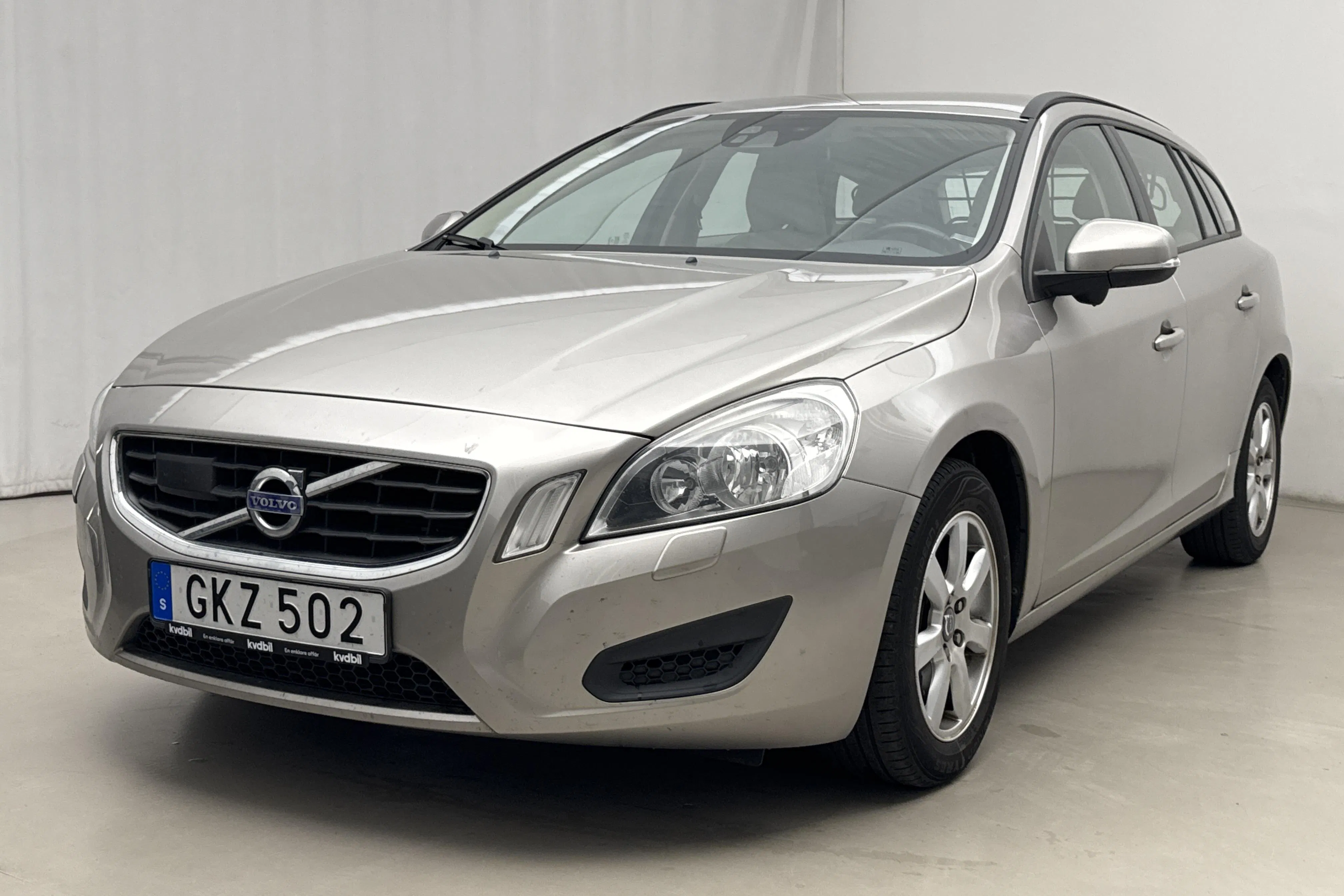 Presentationsfoto 1 av 16: Volvo V60 D5 (205hk) - 21 042 mil - Manuell - Ljusbrun - 2011