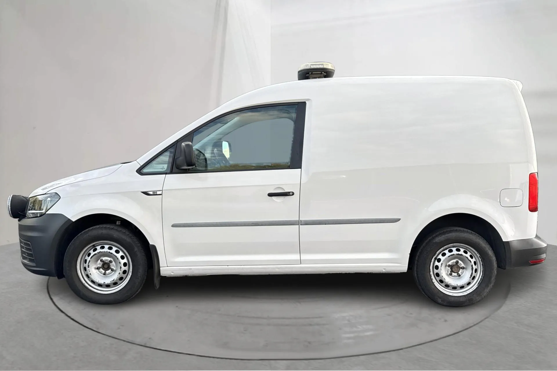 Presentationsfoto 2 av 15: VW Caddy 1.4 TGI Skåp (110hk) - 13 140 mil - Automat - vit - 2018