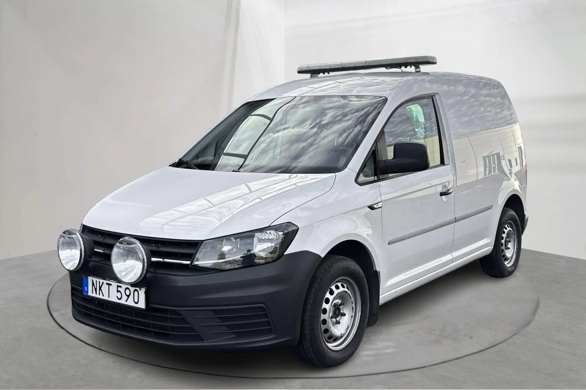 Presentationsfoto 1 av 15: VW Caddy 1.4 TGI Skåp (110hk) - 13 140 mil - Automat - vit - 2018