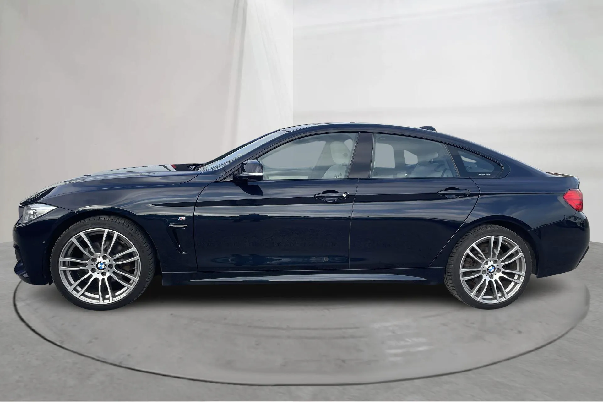 Presentationsfoto 2 av 22: BMW 420d xDrive Gran Coupé, F36 (190hk) - 8 606 mil - Automat - svart - 2016