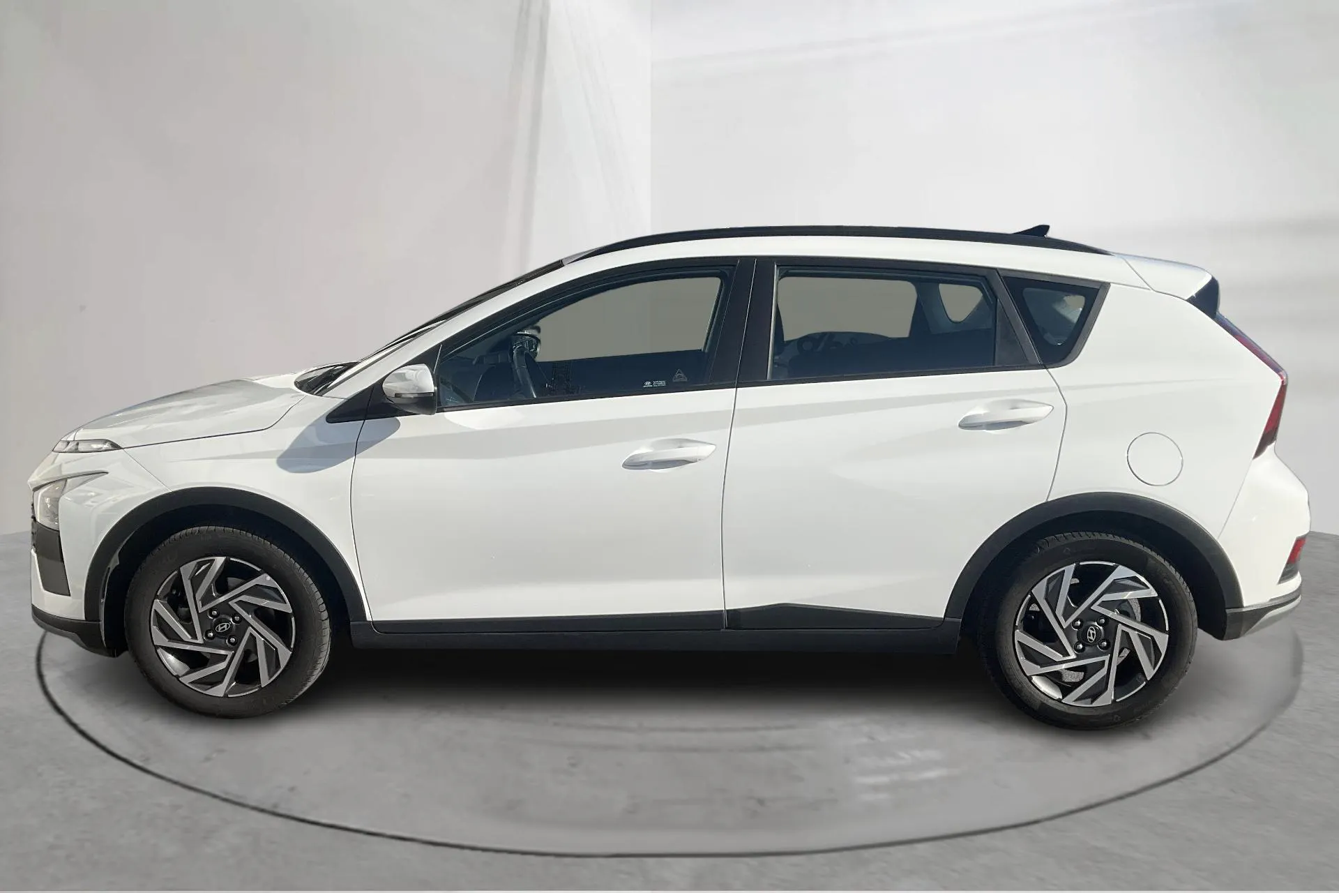 Presentationsfoto 2 av 15: Hyundai Bayon 1.25 MPi (84hk) - 1 834 mil - Manuell - vit - 2025