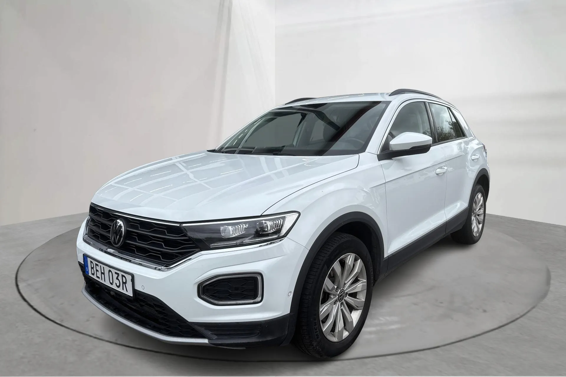 Presentationsfoto 1 av 13: VW T-Roc 2.0 TDI 4MOTION (150hk) - 8 407 mil - Automat - vit - 2022