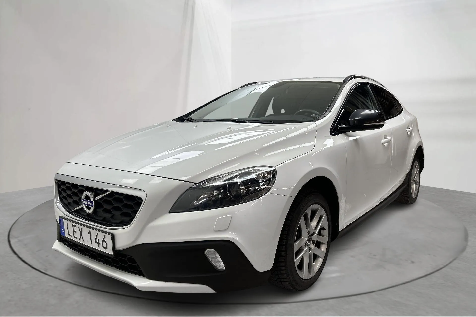 Presentationsfoto 1 av 12: Volvo V40 Cross Country T4 AWD (190hk) - 15 760 mil - Automat - vit - 2016