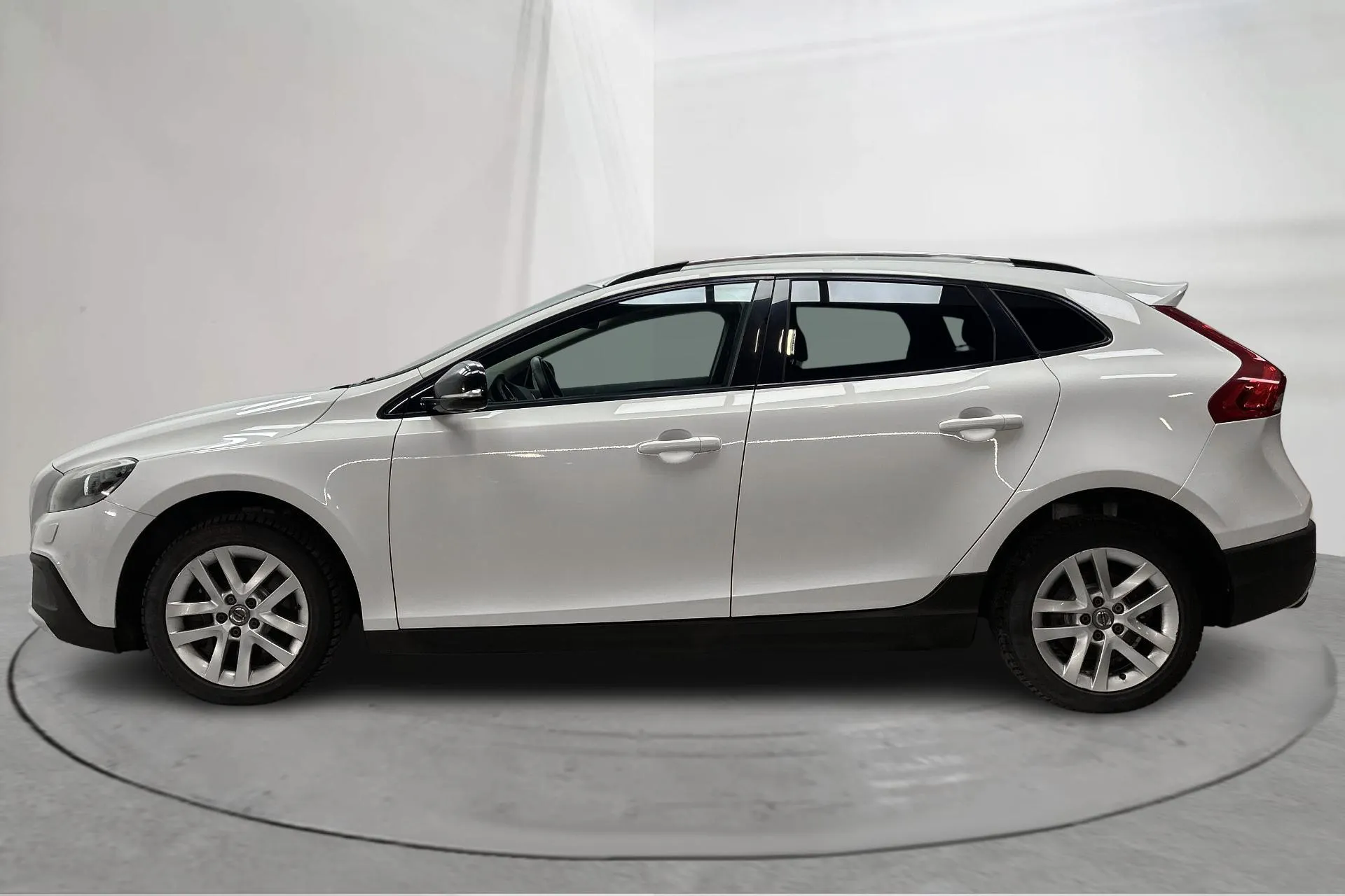 Presentationsfoto 2 av 12: Volvo V40 Cross Country T4 AWD (190hk) - 15 760 mil - Automat - vit - 2016