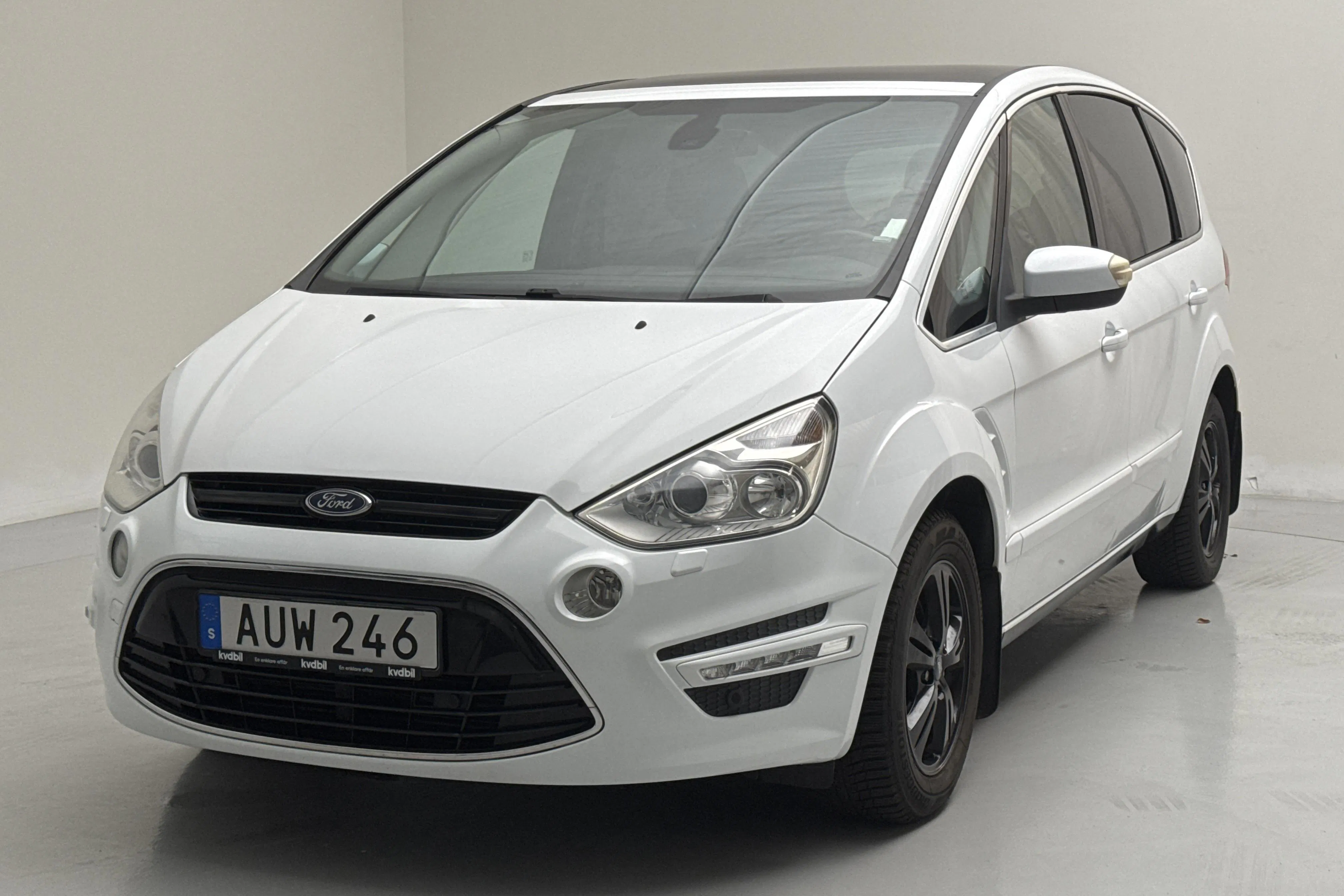Presentationsfoto 1 av 15: Ford S-MAX 2.0 Duratorq TDCi (163hk) - 20 670 mil - Automat - vit - 2012